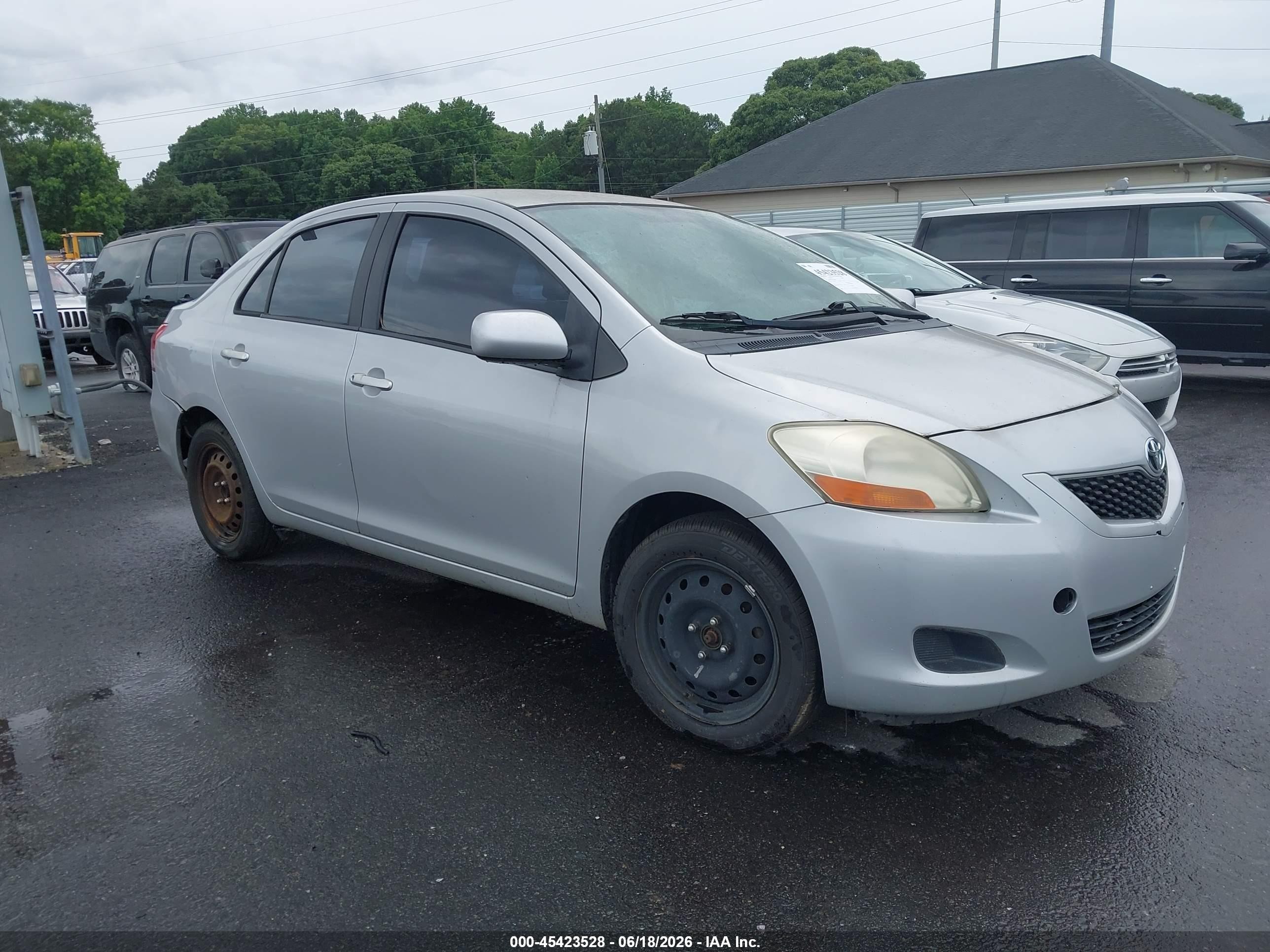 2010 Toyota Yaris   Silver vin: JTDBT4K38A1369408