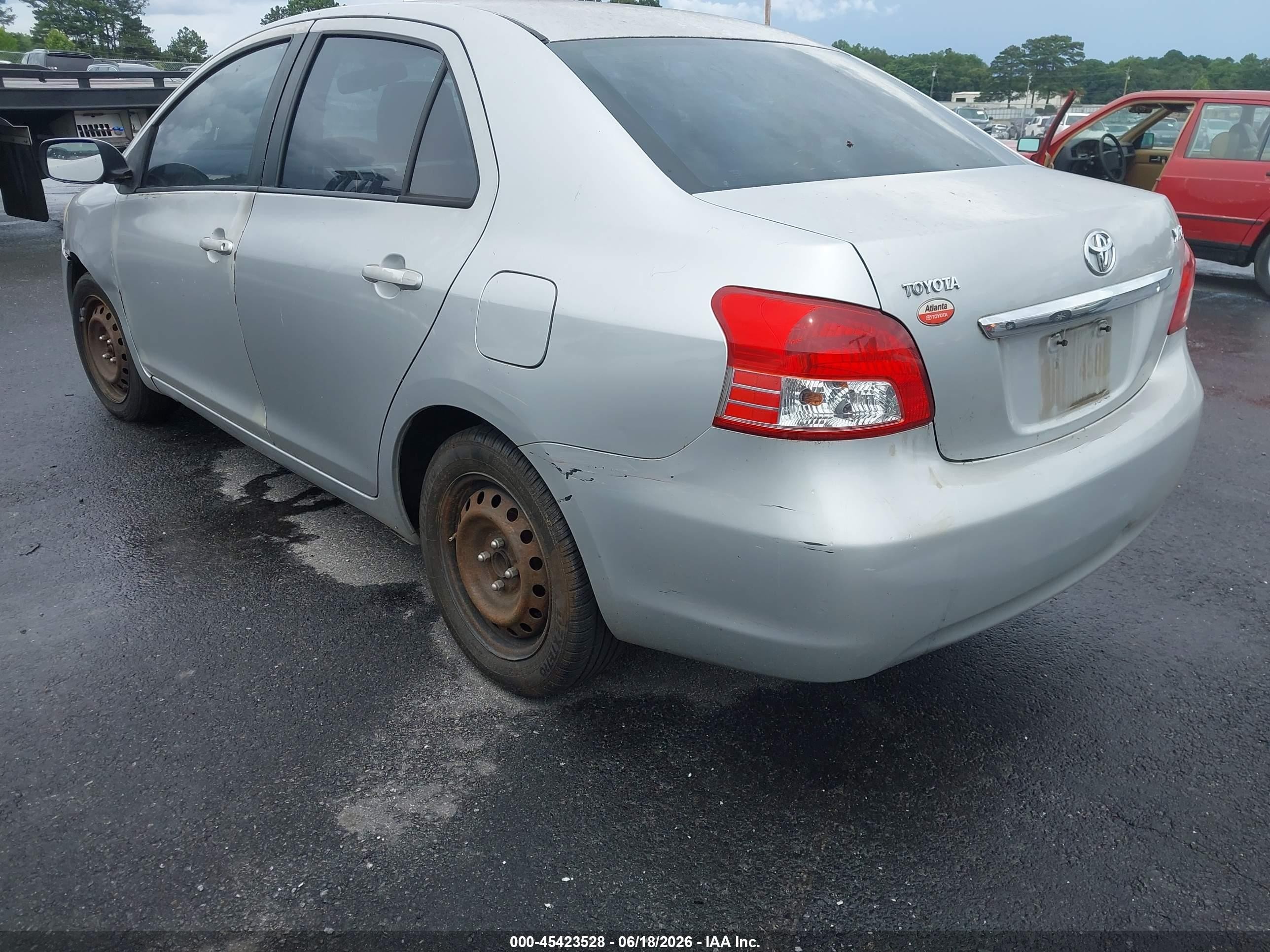 2010 Toyota Yaris   Silver vin: JTDBT4K38A1369408