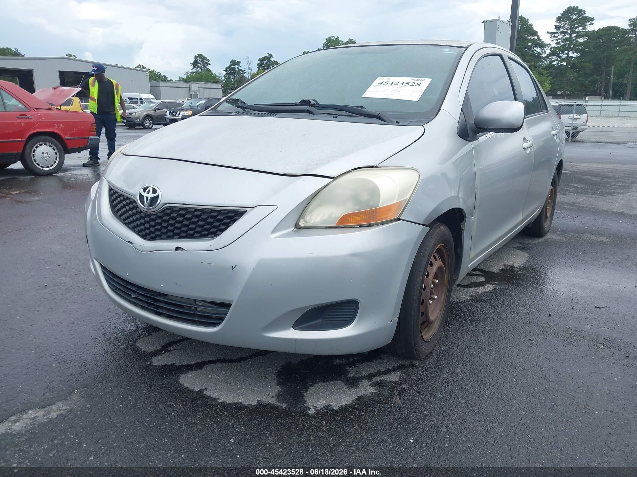 2010 Toyota Yaris   Silver vin: JTDBT4K38A1369408