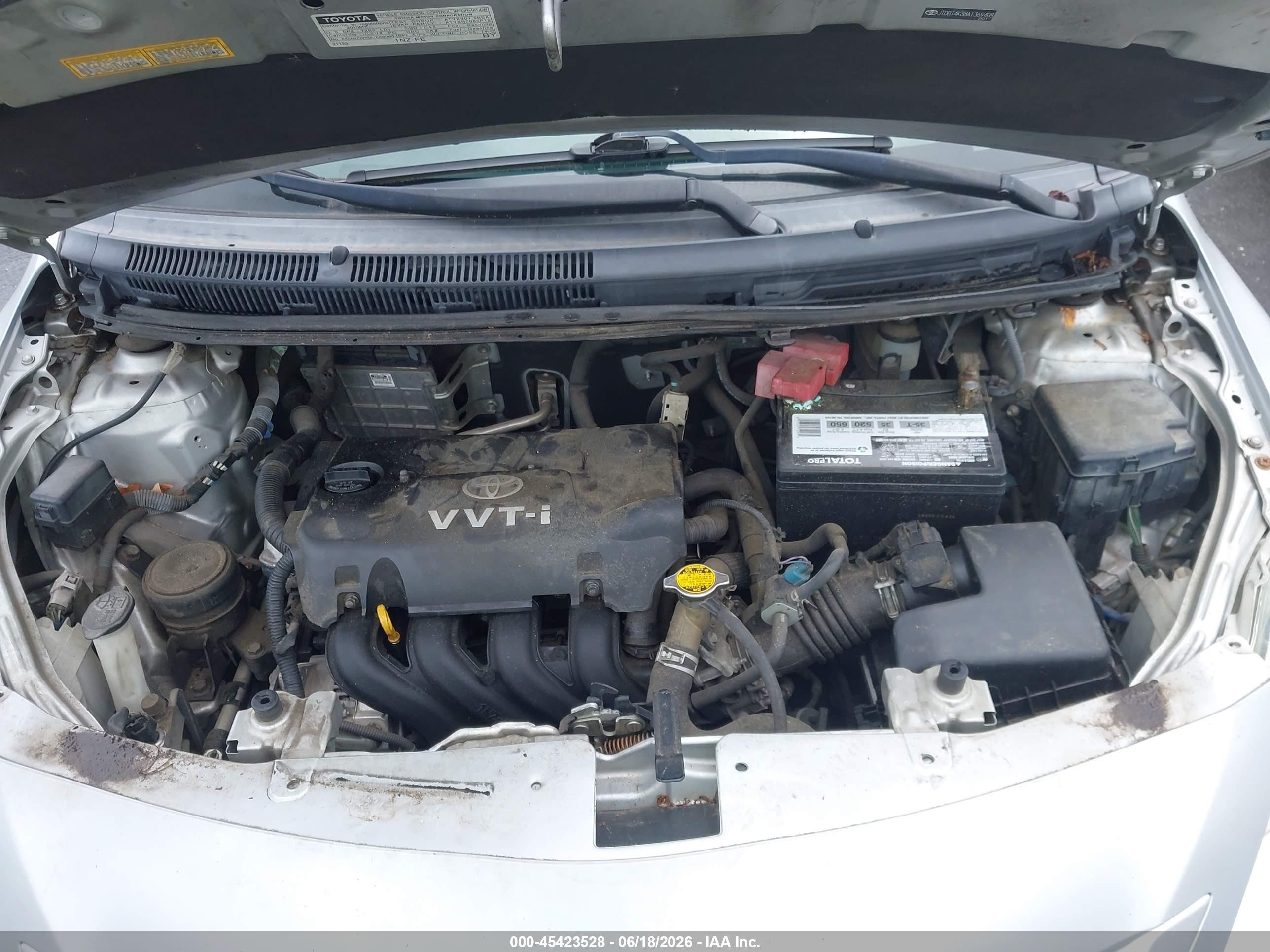 2010 Toyota Yaris   Silver vin: JTDBT4K38A1369408