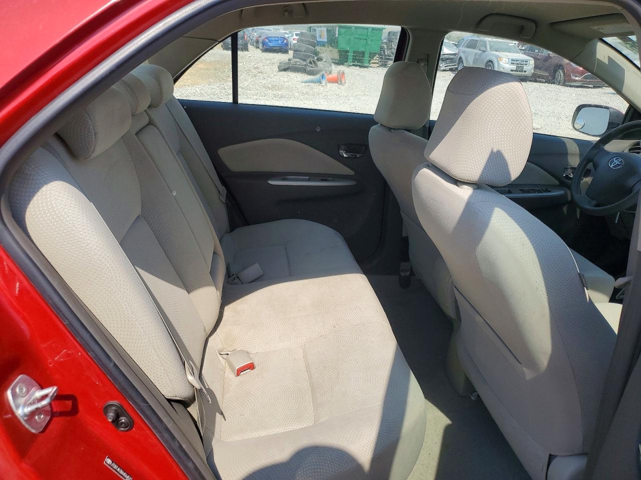 2010 Toyota Yaris Base Red vin: JTDBT4K38A4064537