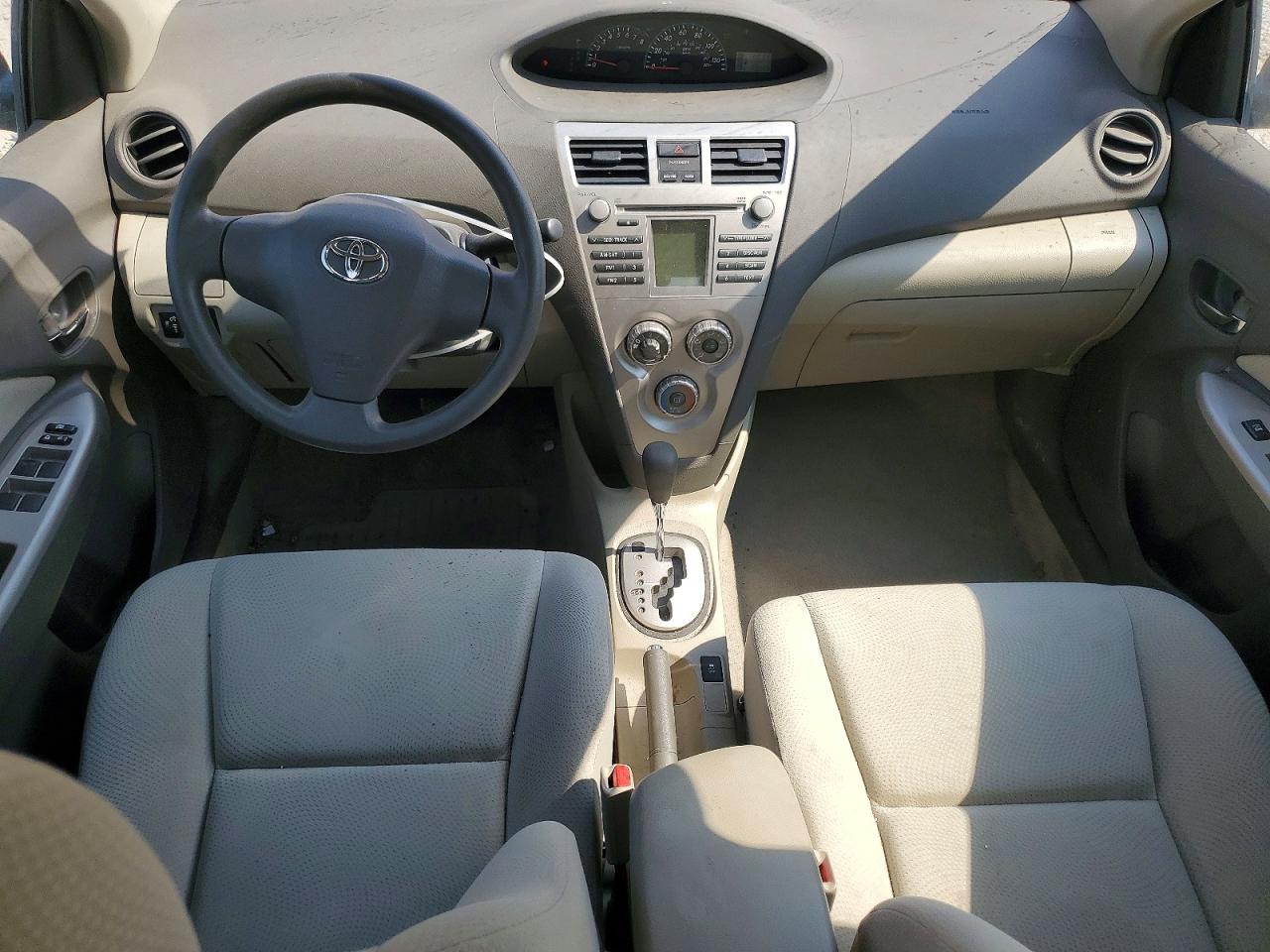 2010 Toyota Yaris Base Red vin: JTDBT4K38A4064537