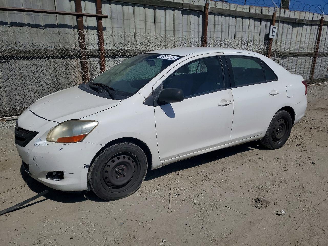 2010 Toyota Yaris Base White vin: JTDBT4K38A4066658
