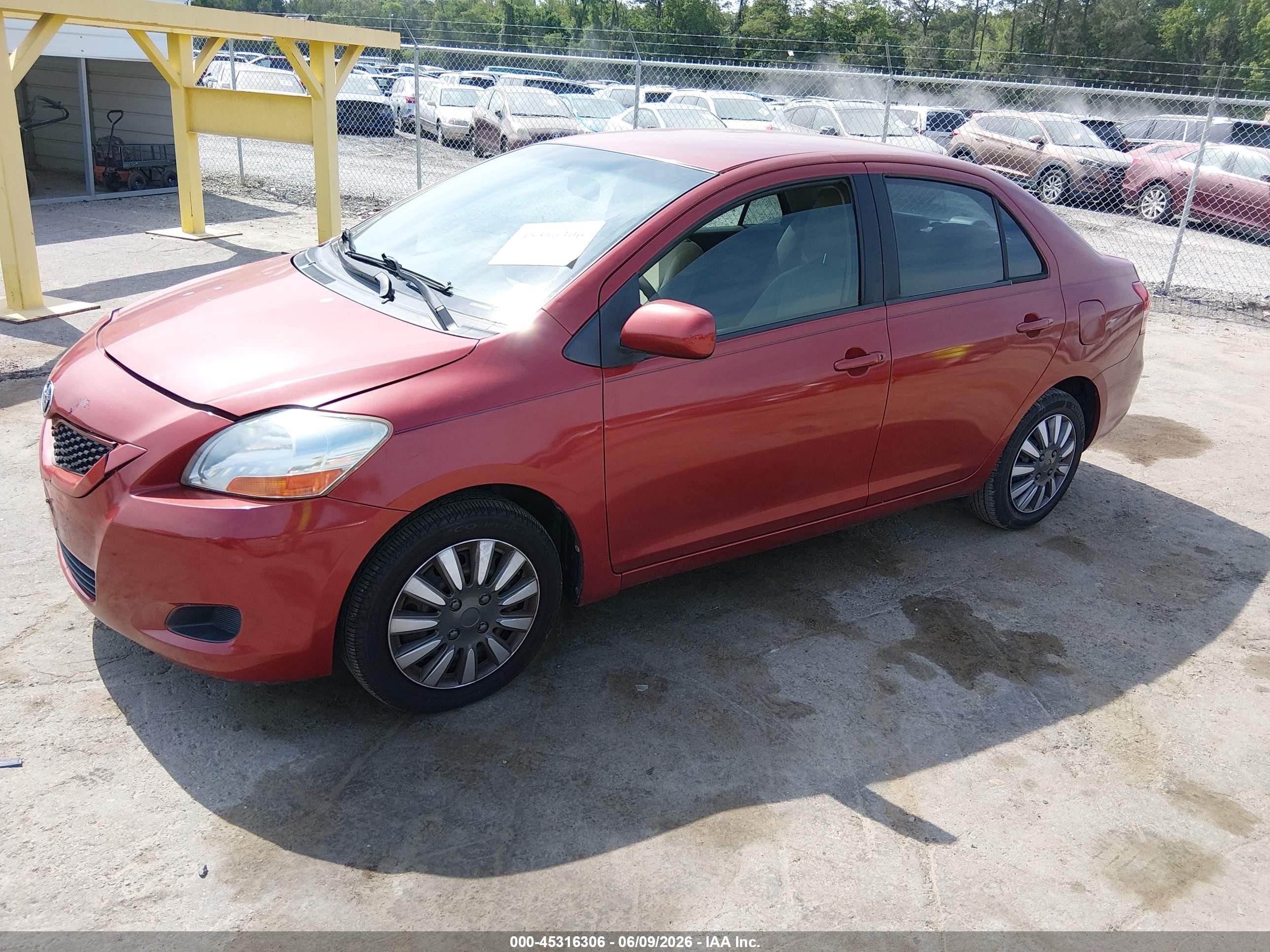 2010 Toyota Yaris Red vin: JTDBT4K38A4071276