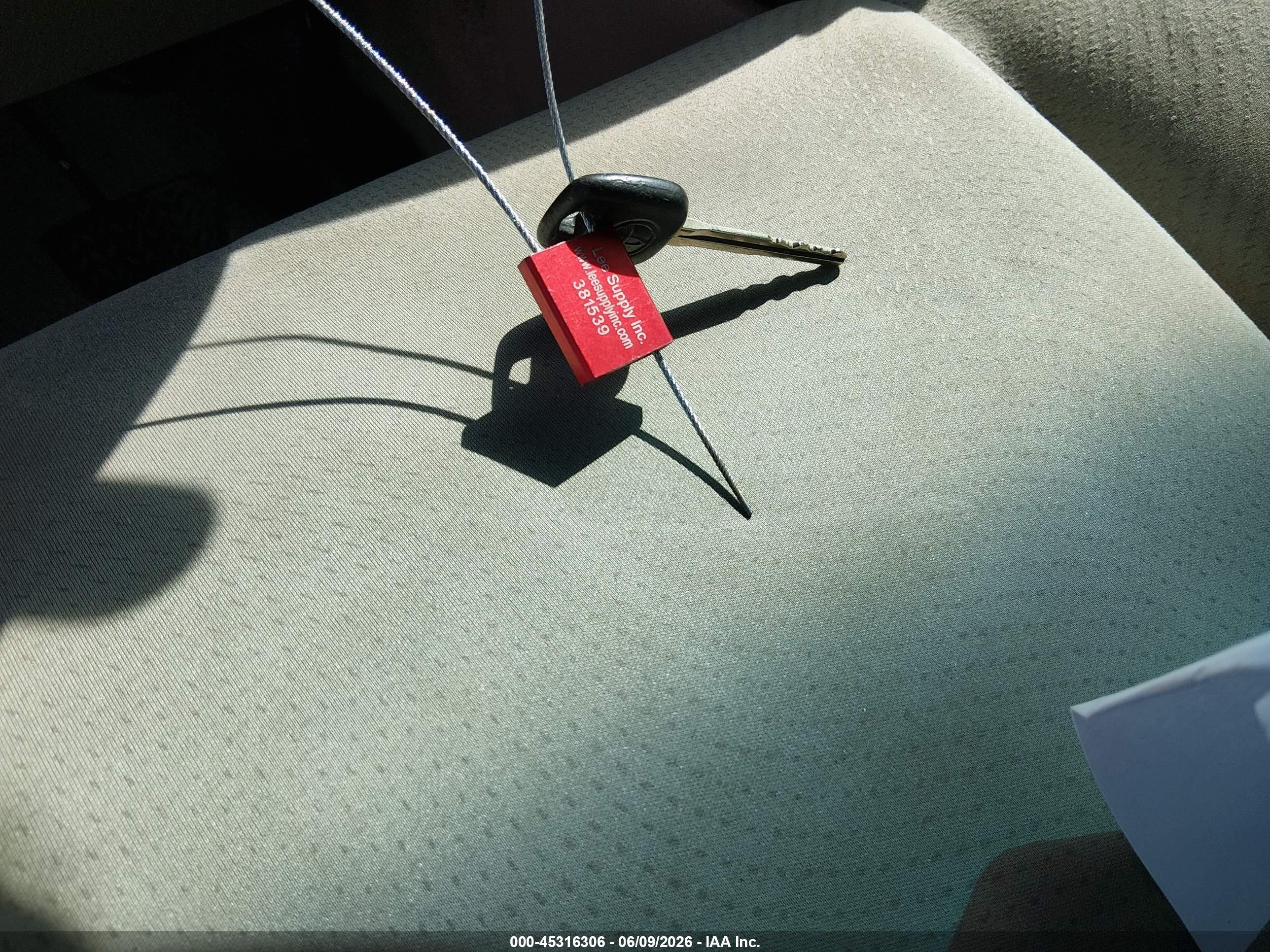 2010 Toyota Yaris Red vin: JTDBT4K38A4071276