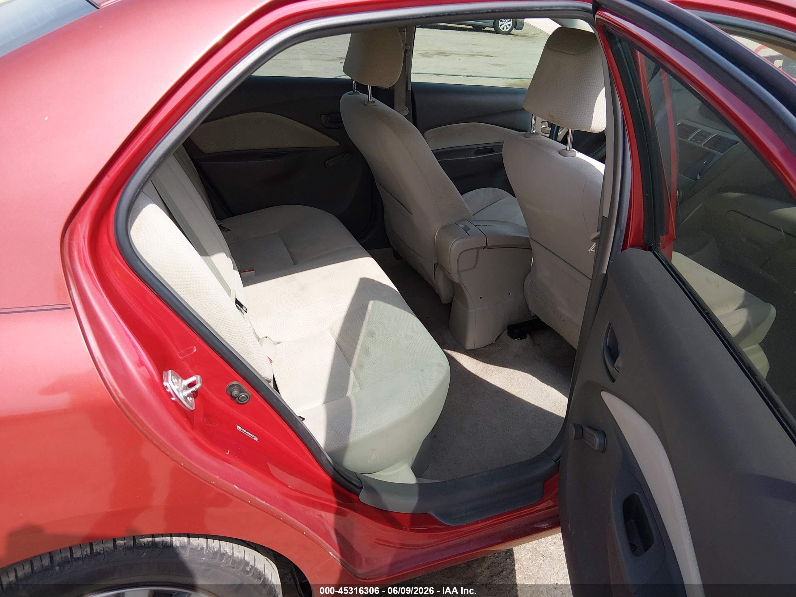 2010 Toyota Yaris Red vin: JTDBT4K38A4071276