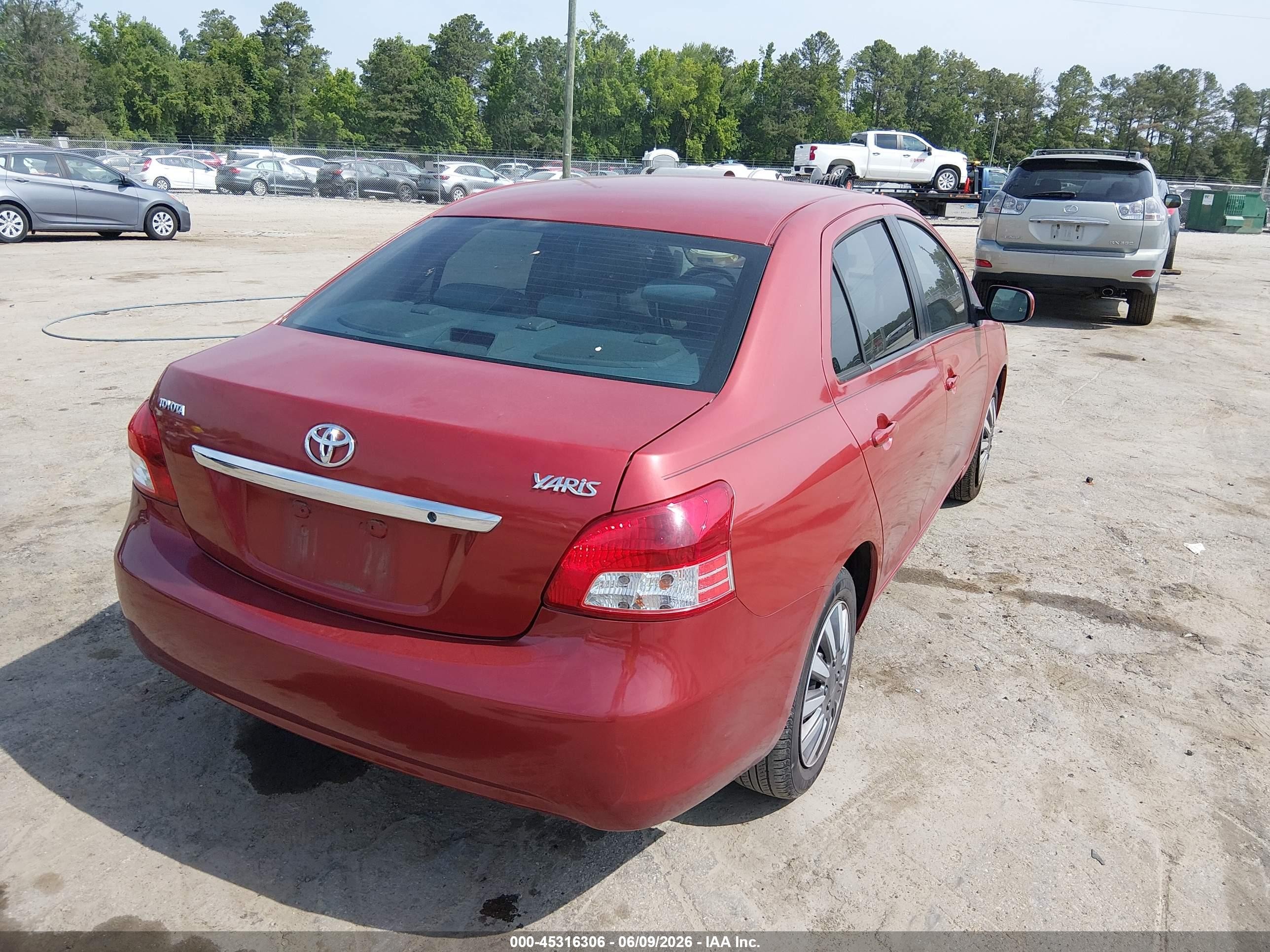 2010 Toyota Yaris Red vin: JTDBT4K38A4071276