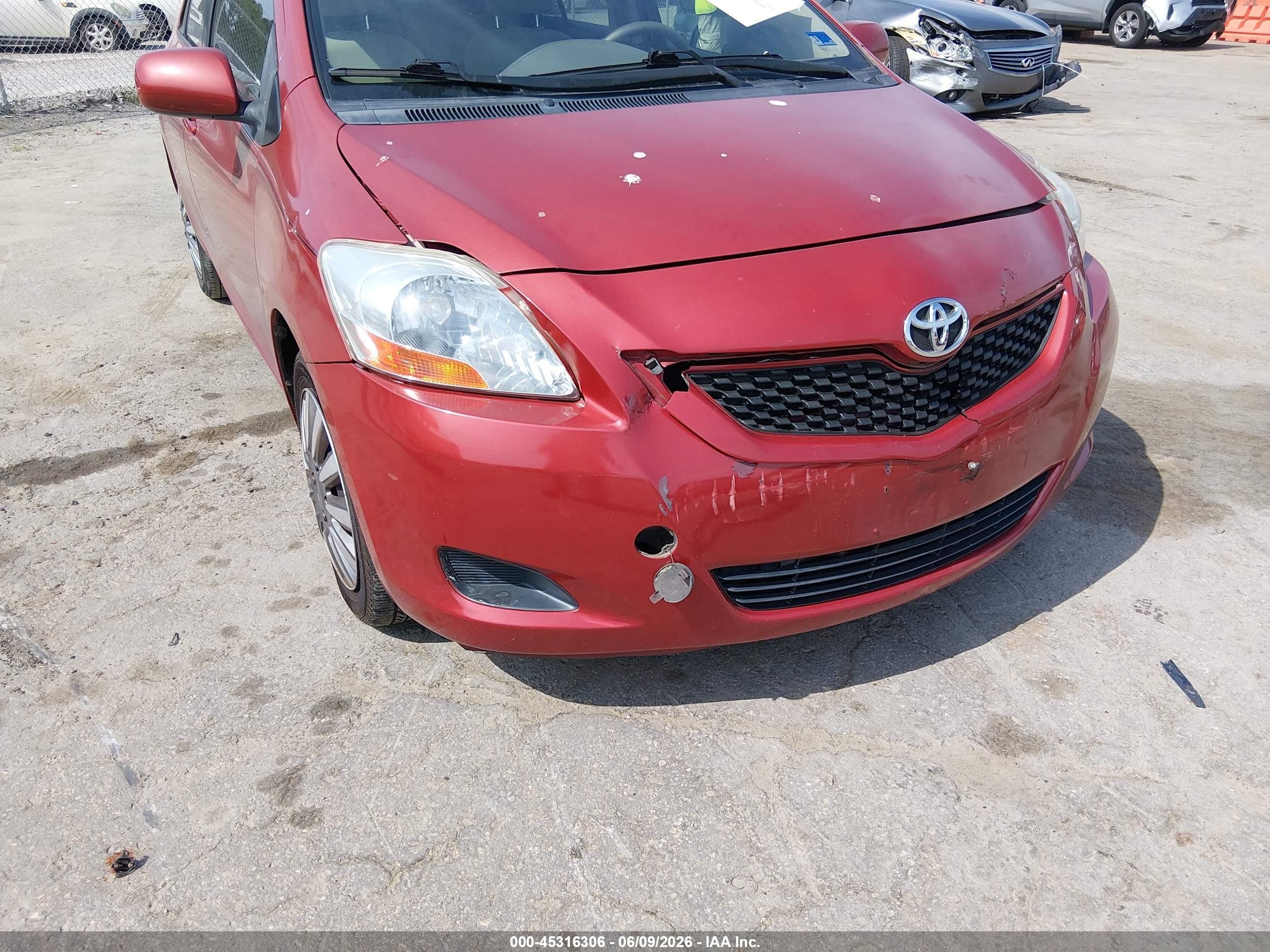 2010 Toyota Yaris Red vin: JTDBT4K38A4071276