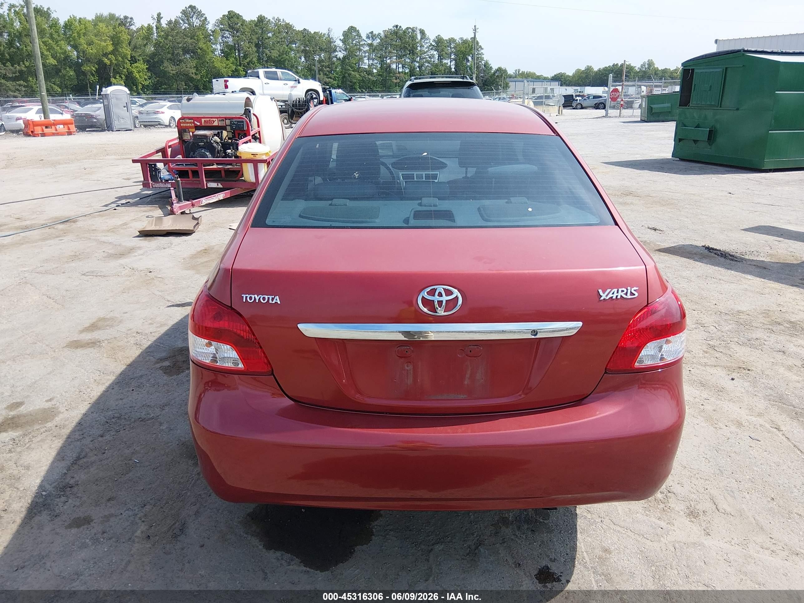 2010 Toyota Yaris Red vin: JTDBT4K38A4071276