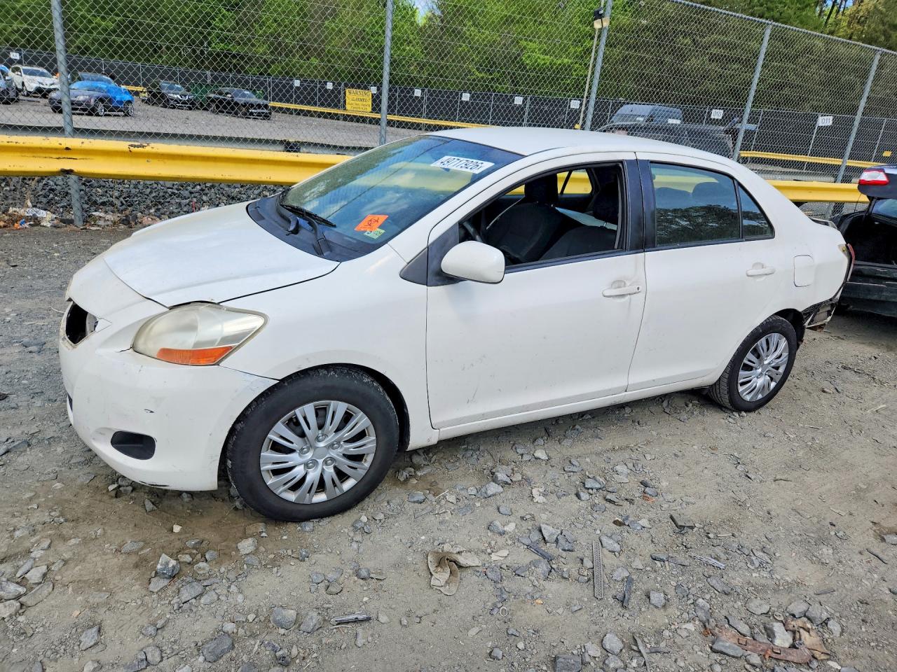 2010 Toyota Yaris Base White vin: JTDBT4K38A4074145