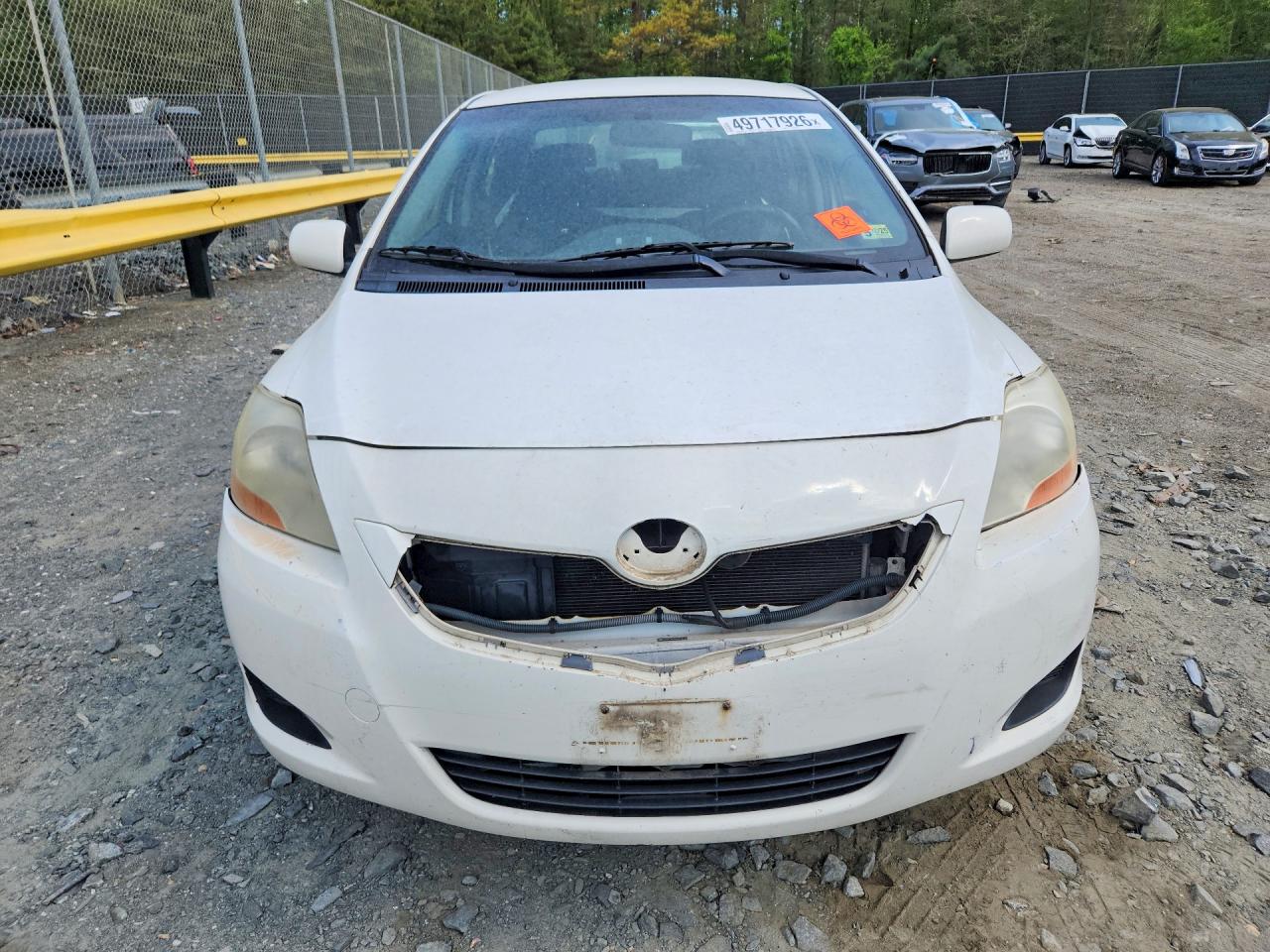 2010 Toyota Yaris Base White vin: JTDBT4K38A4074145