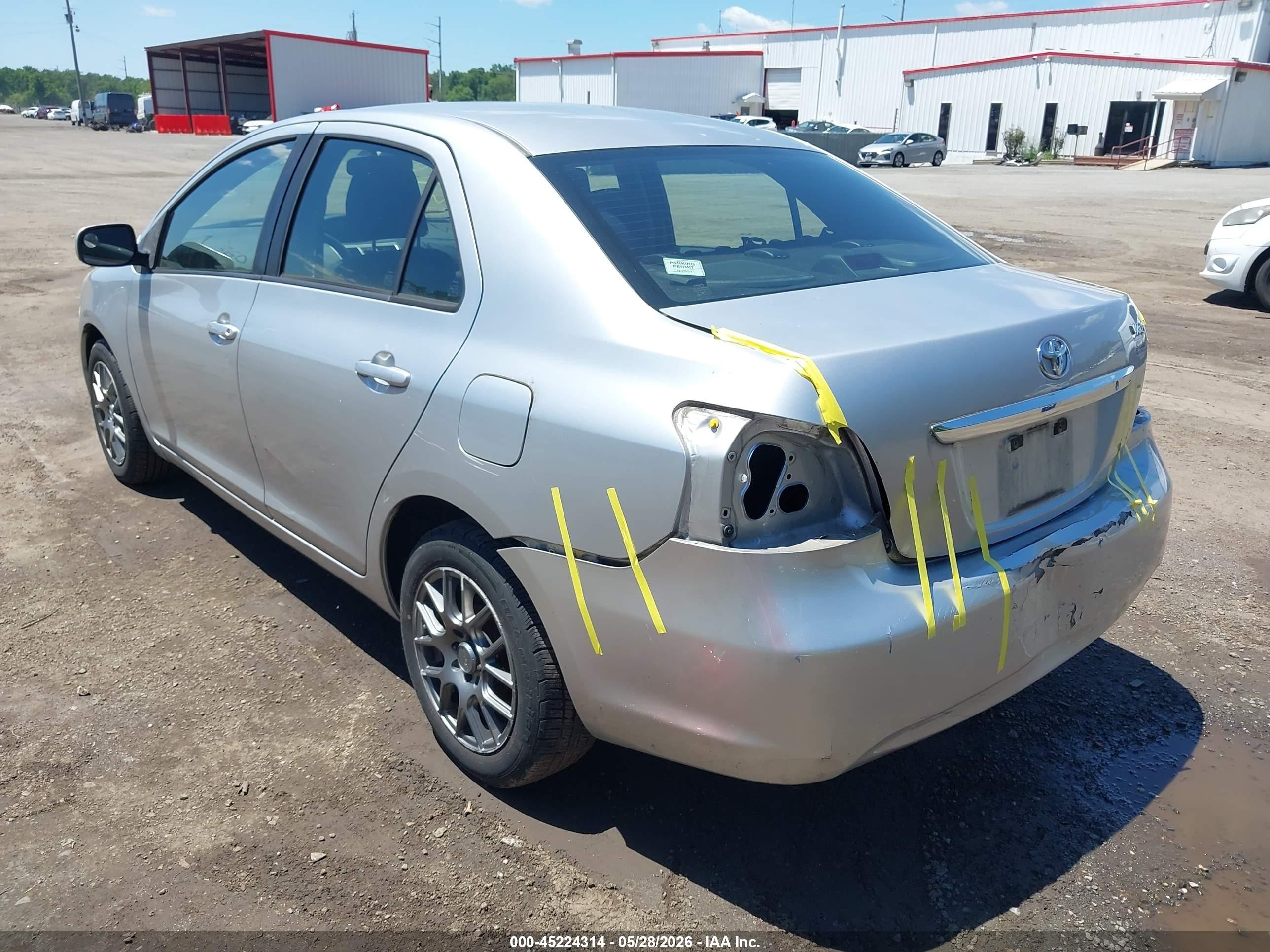 2012 Toyota Yaris   Серебряный vin: JTDBT4K38CL010857