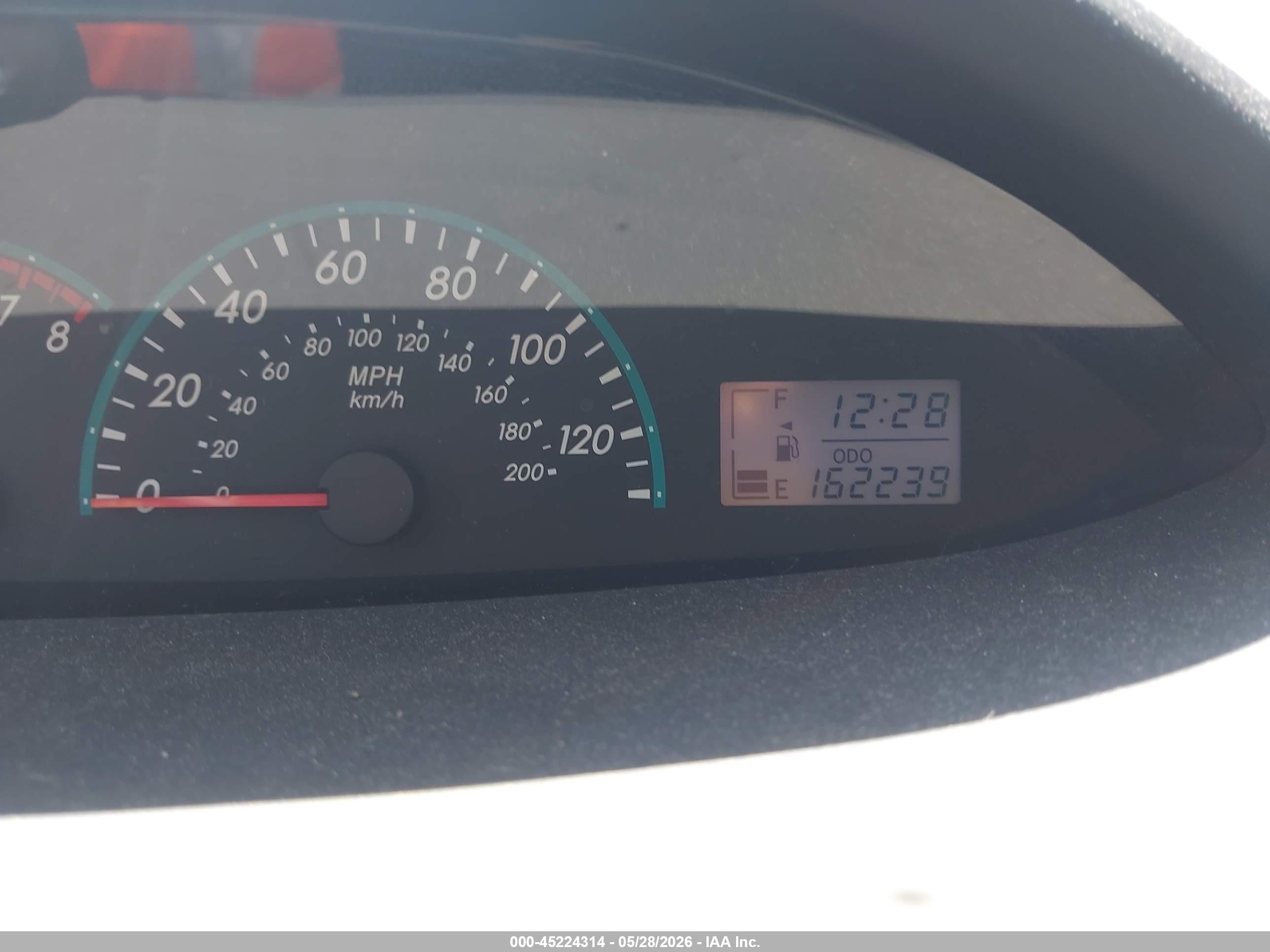 2012 Toyota Yaris   Серебряный vin: JTDBT4K38CL010857