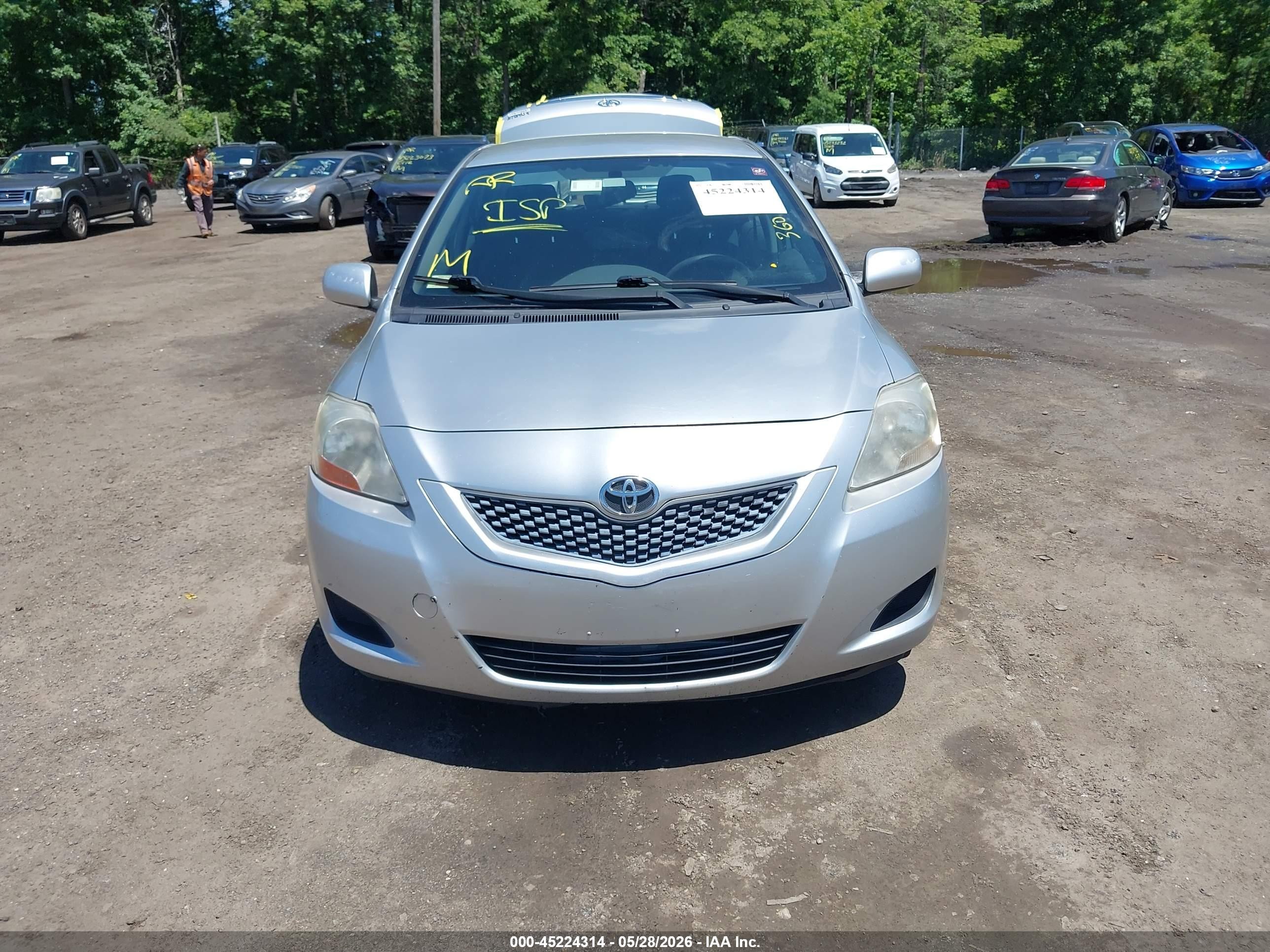 2012 Toyota Yaris   Серебряный vin: JTDBT4K38CL010857