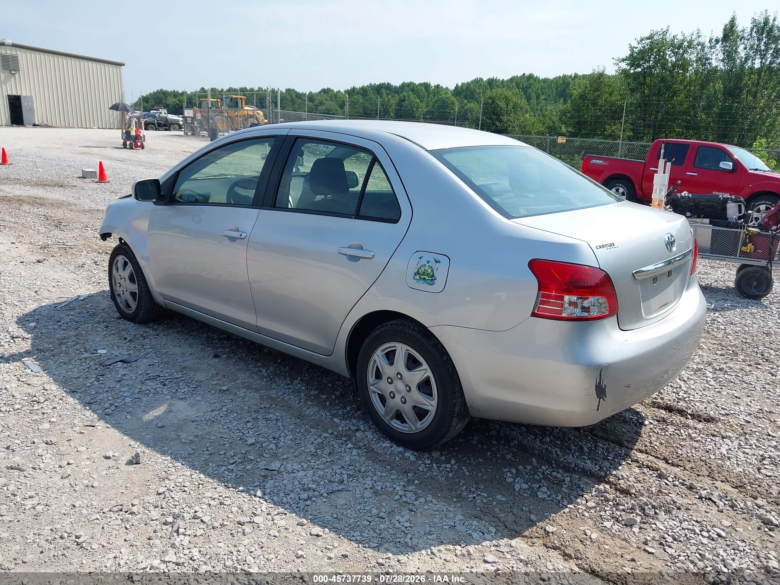 2012 Toyota Yaris   Silver vin: JTDBT4K38CL031613