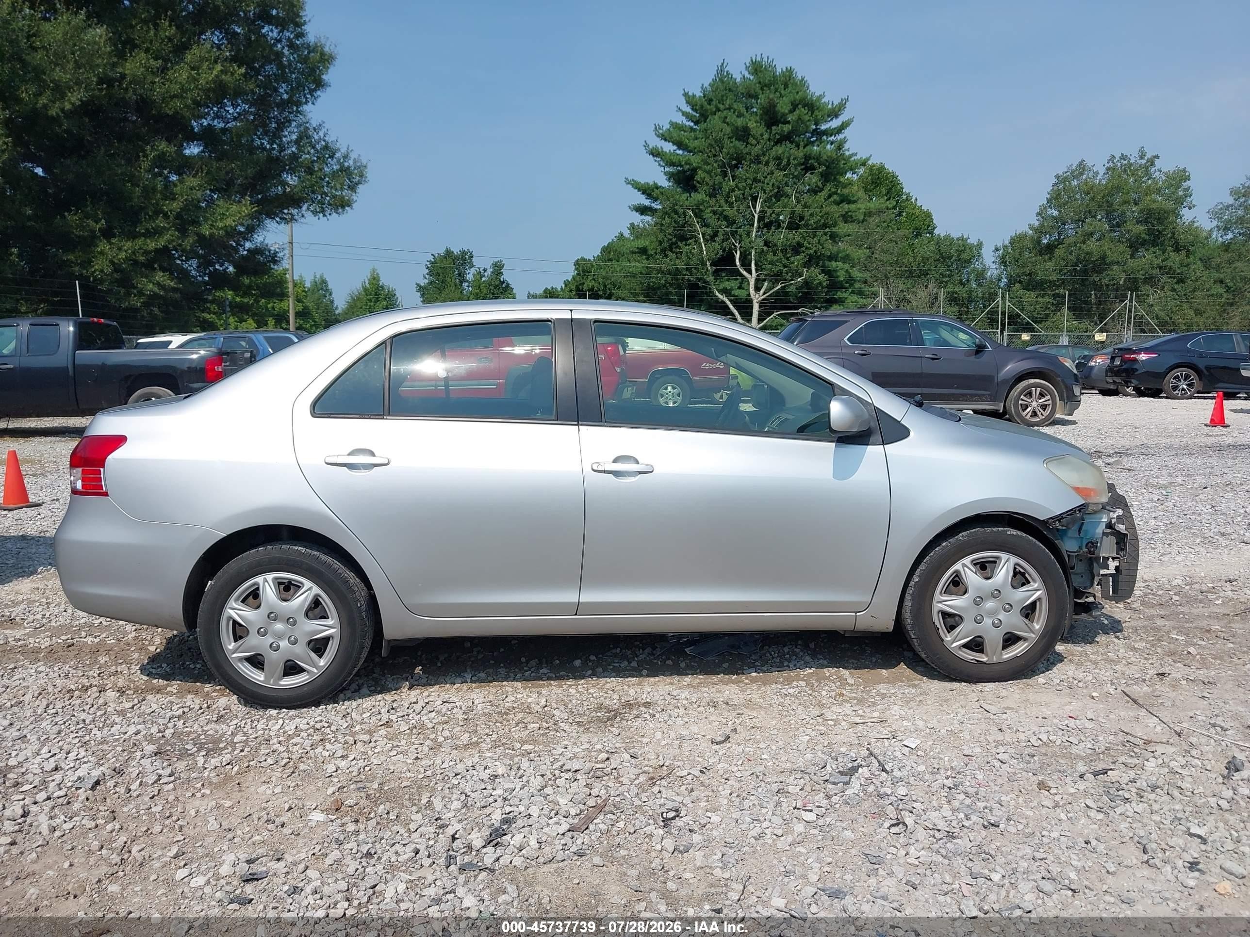 2012 Toyota Yaris   Silver vin: JTDBT4K38CL031613