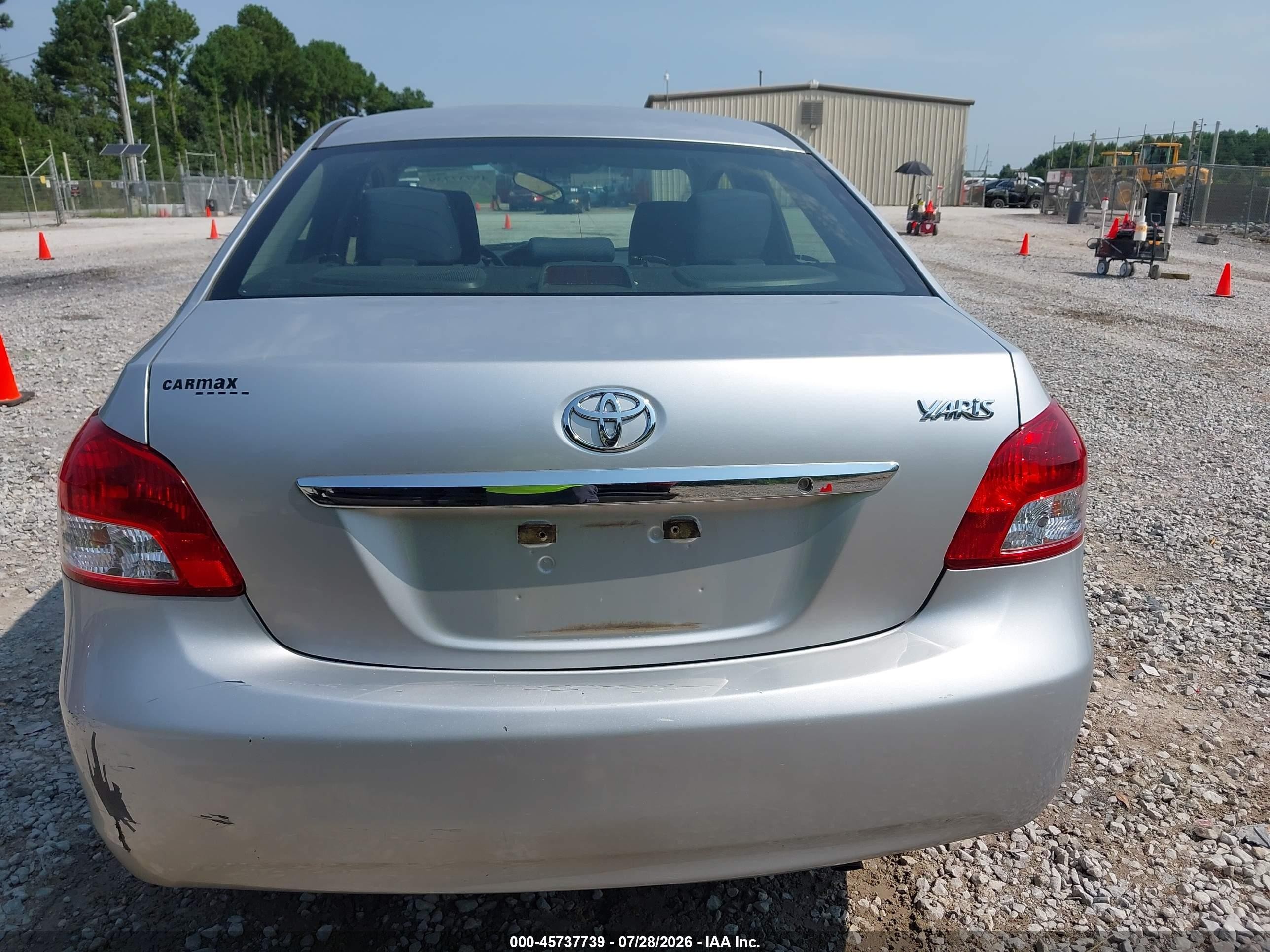 2012 Toyota Yaris   Silver vin: JTDBT4K38CL031613