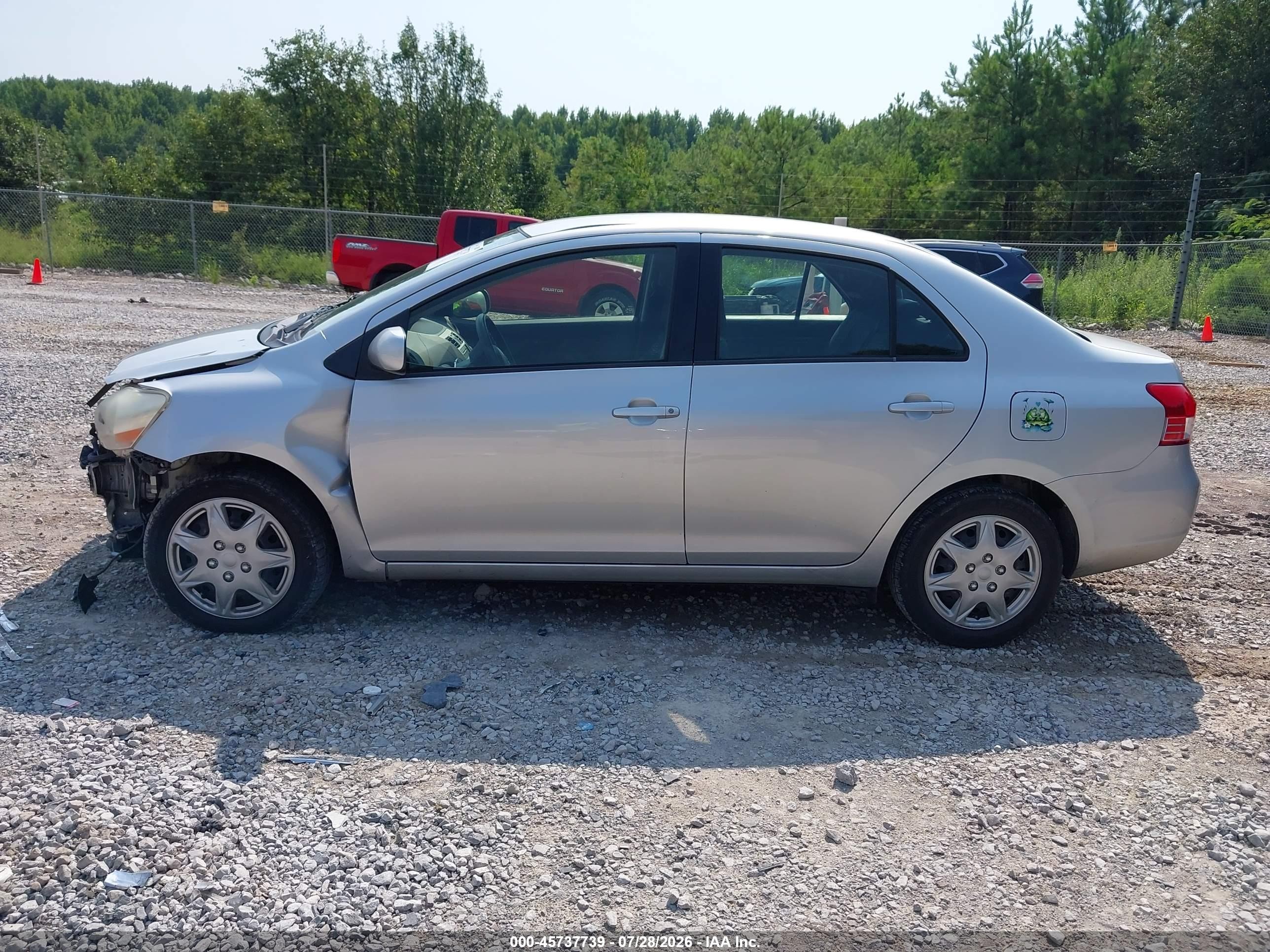 2012 Toyota Yaris   Silver vin: JTDBT4K38CL031613