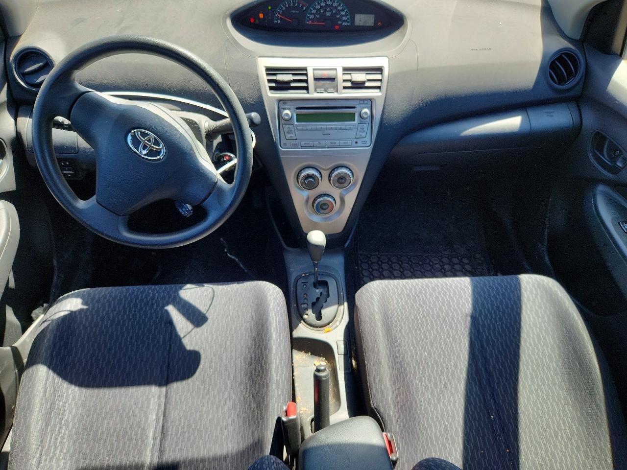 2010 Toyota Yaris Base Silver vin: JTDBT4K39A1362872