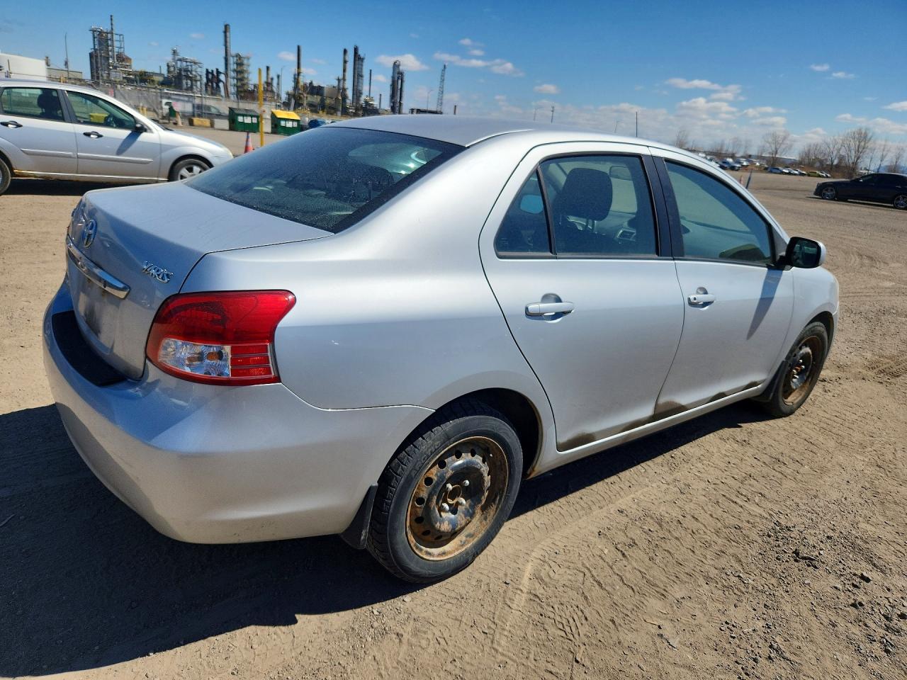 2010 Toyota Yaris Base Silver vin: JTDBT4K39A1362872