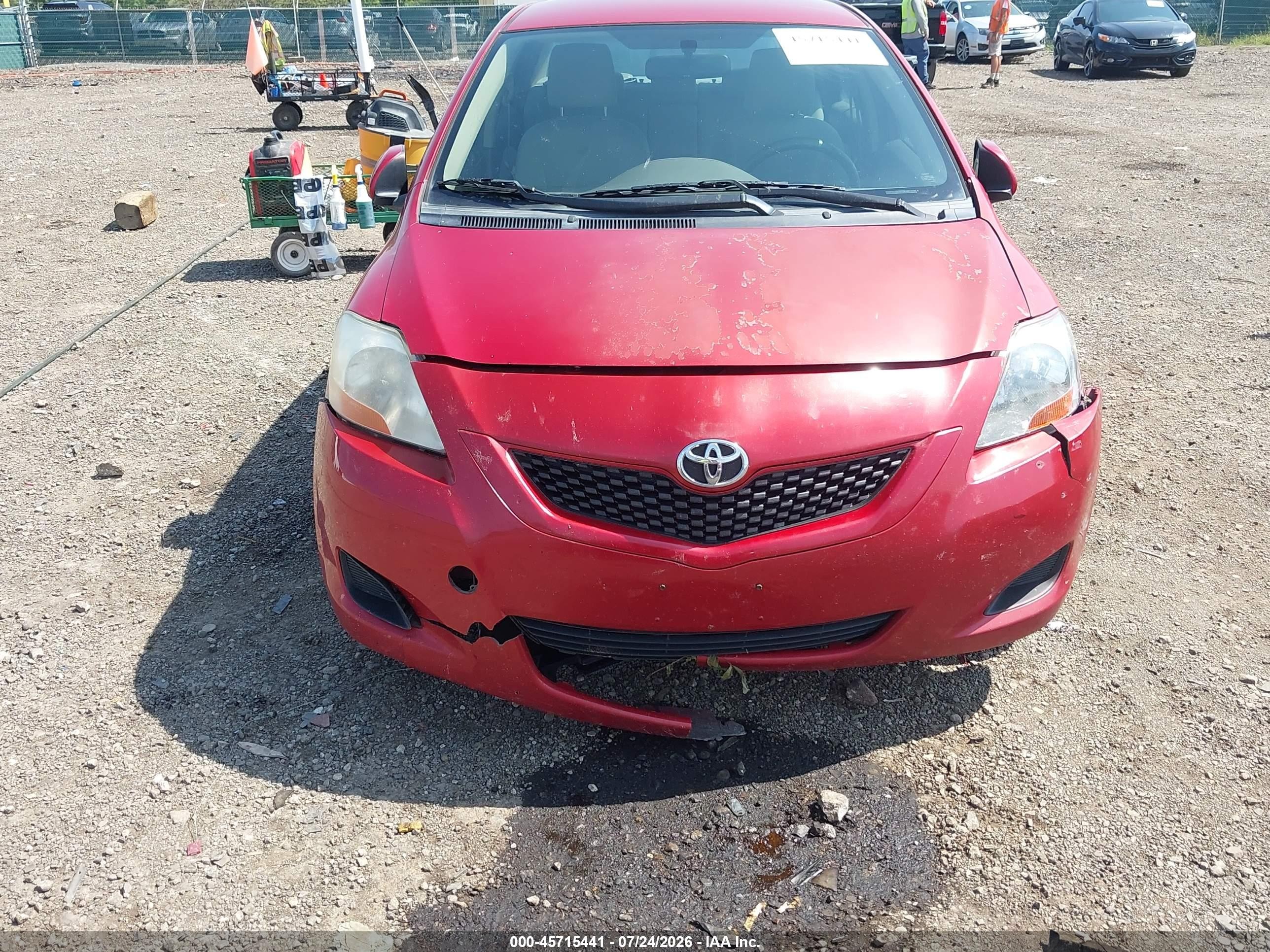 2010 Toyota Yaris   Red vin: JTDBT4K39A1369000
