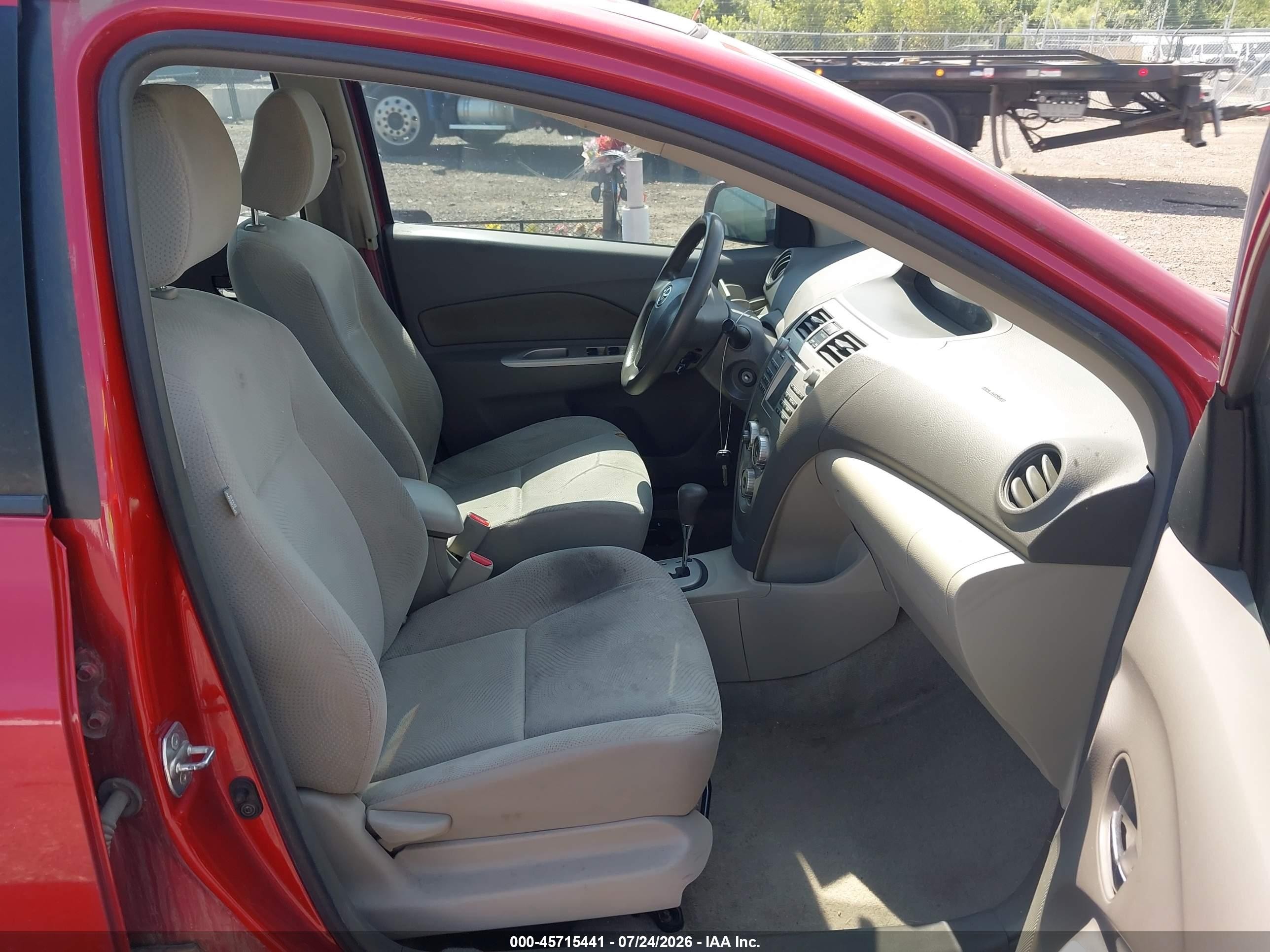 2010 Toyota Yaris   Red vin: JTDBT4K39A1369000