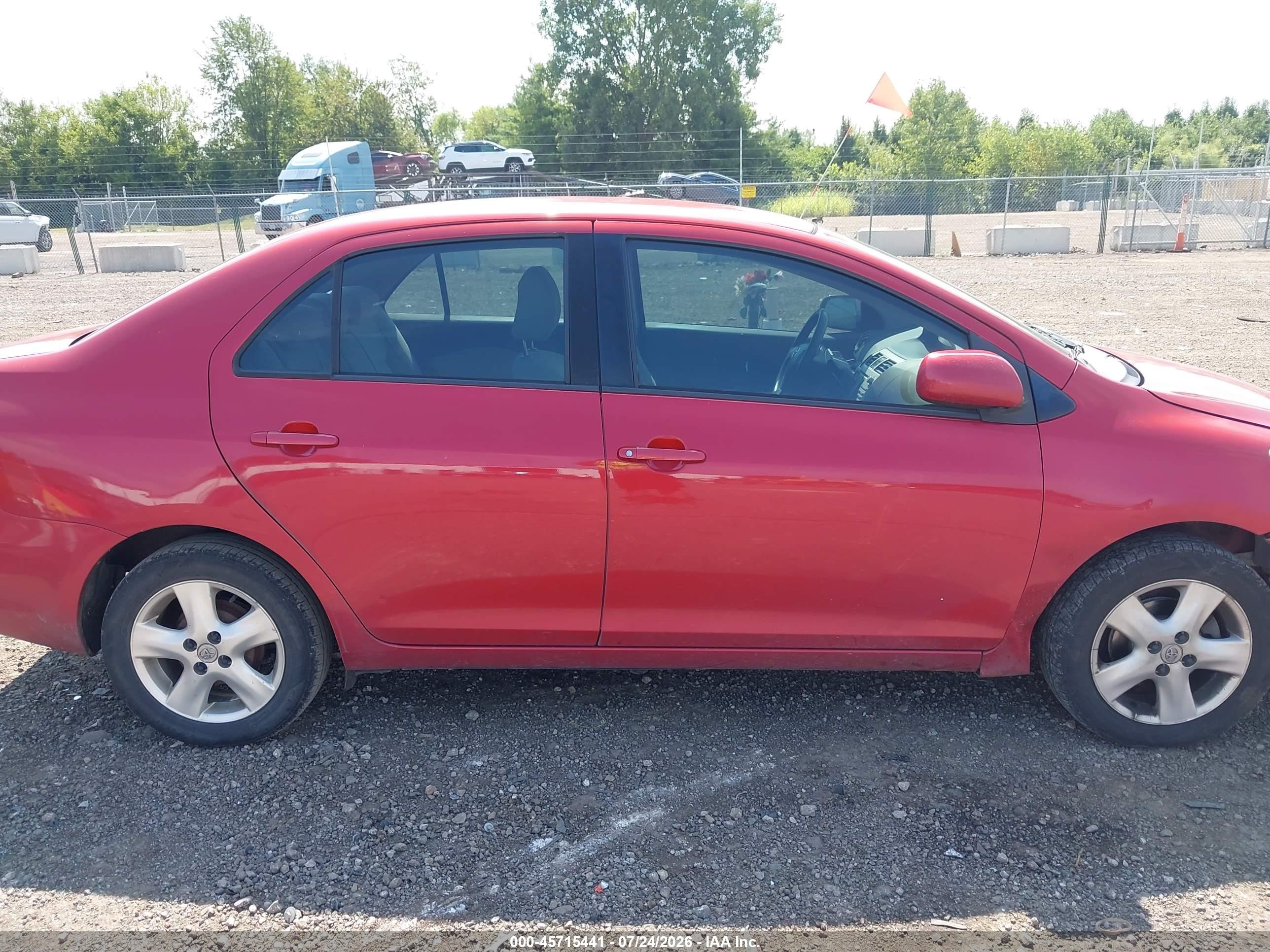 2010 Toyota Yaris   Red vin: JTDBT4K39A1369000