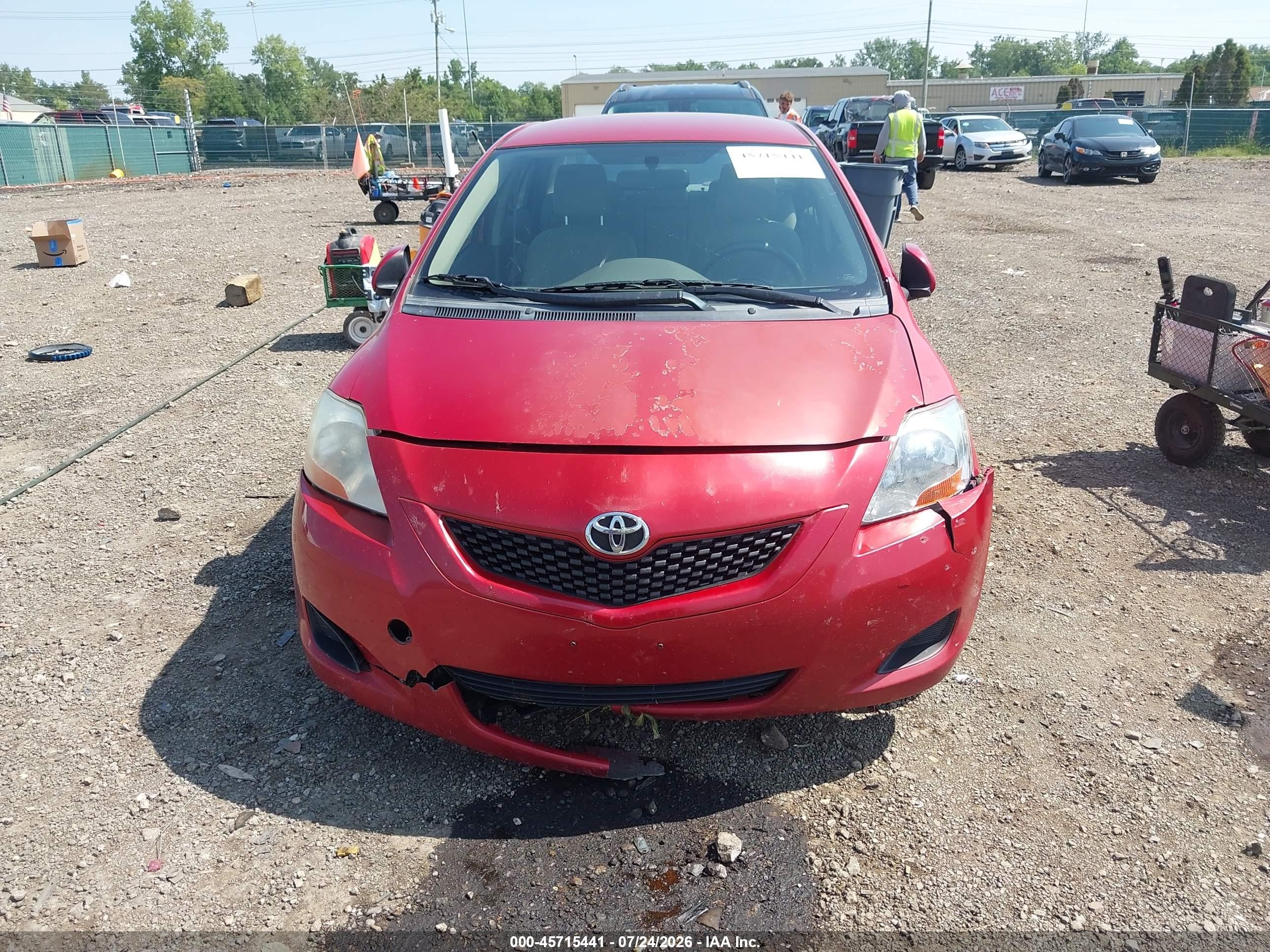 2010 Toyota Yaris   Red vin: JTDBT4K39A1369000