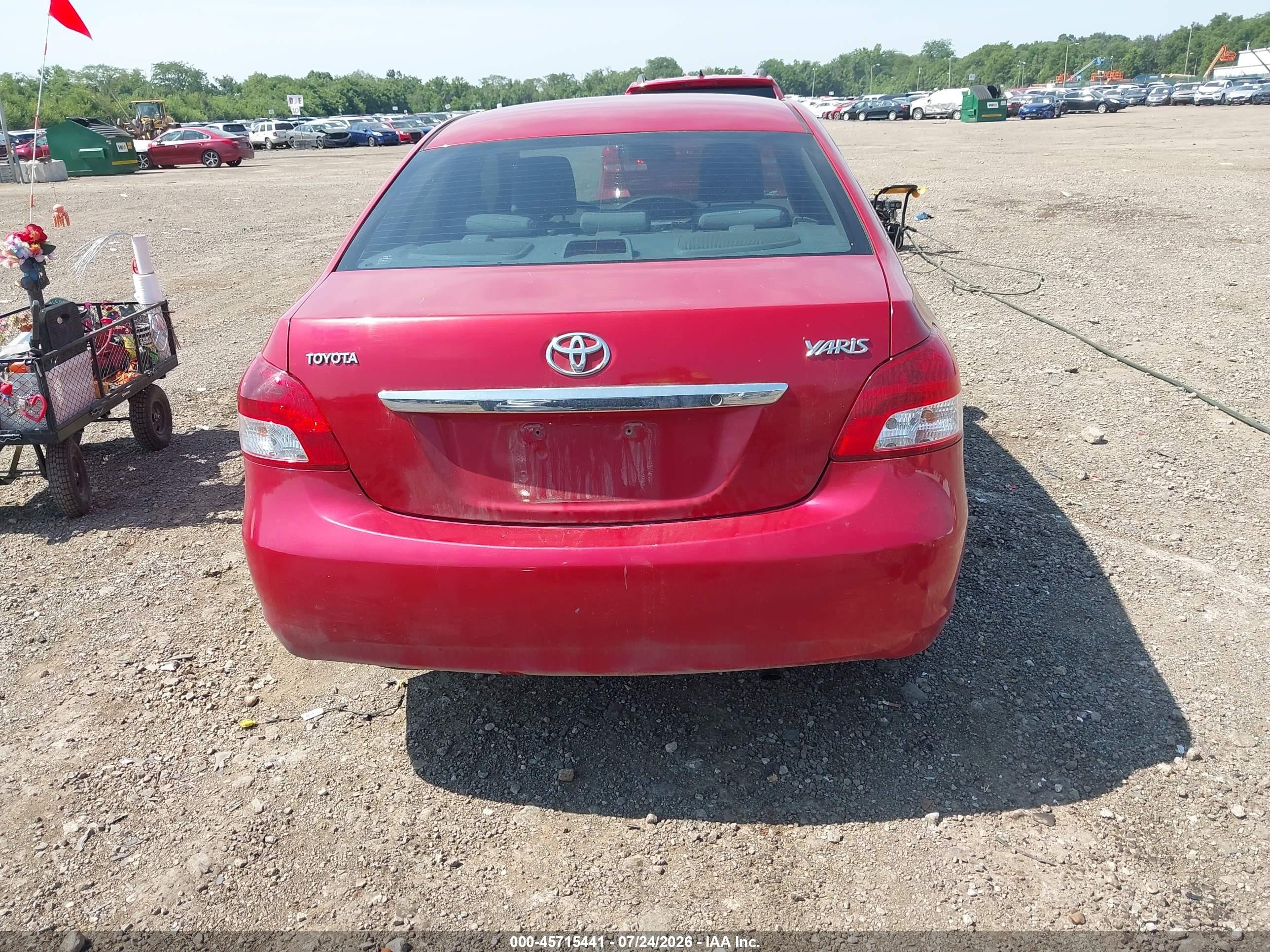 2010 Toyota Yaris   Red vin: JTDBT4K39A1369000