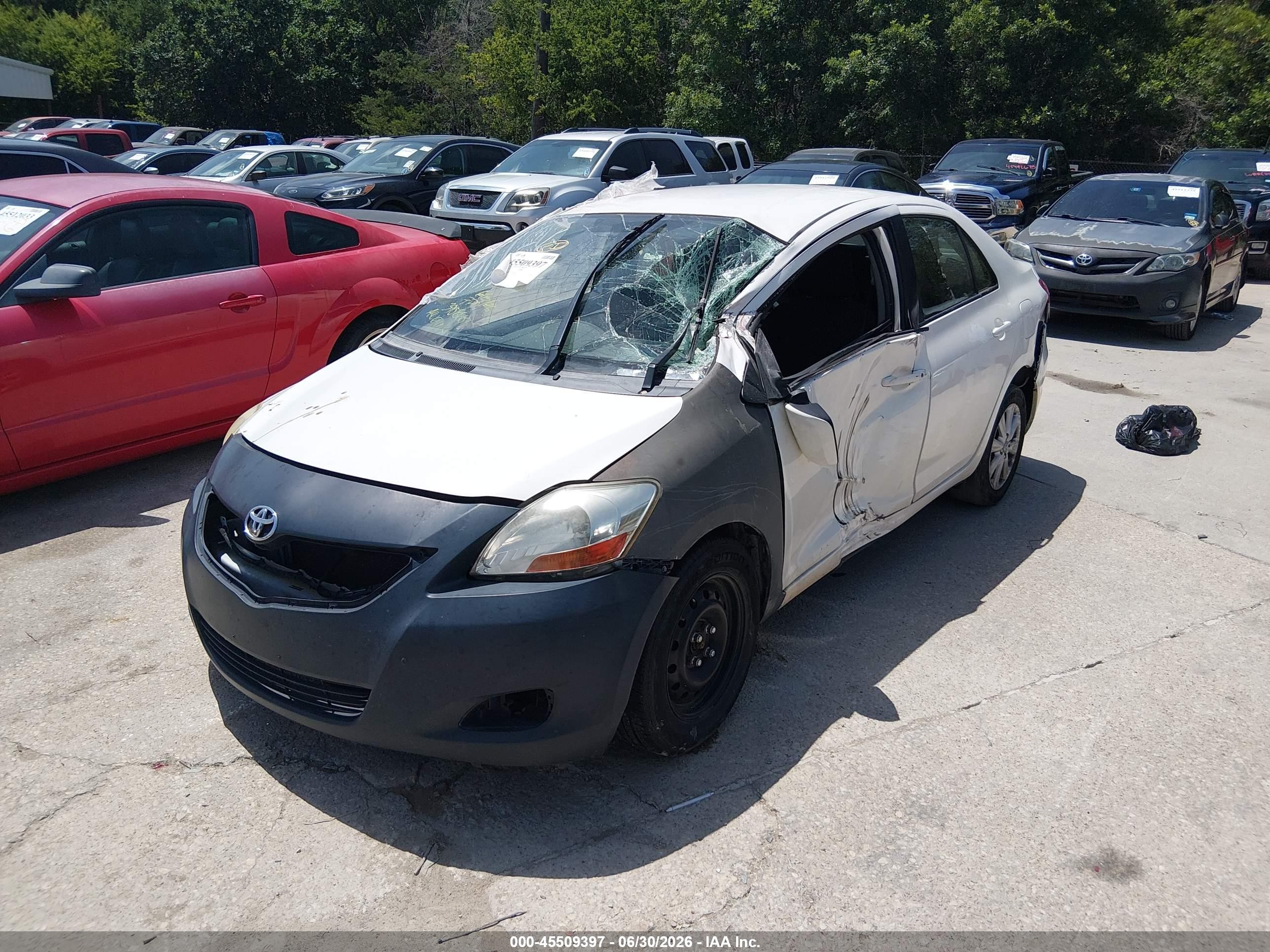 2011 Toyota Yaris   White vin: JTDBT4K39B1409495
