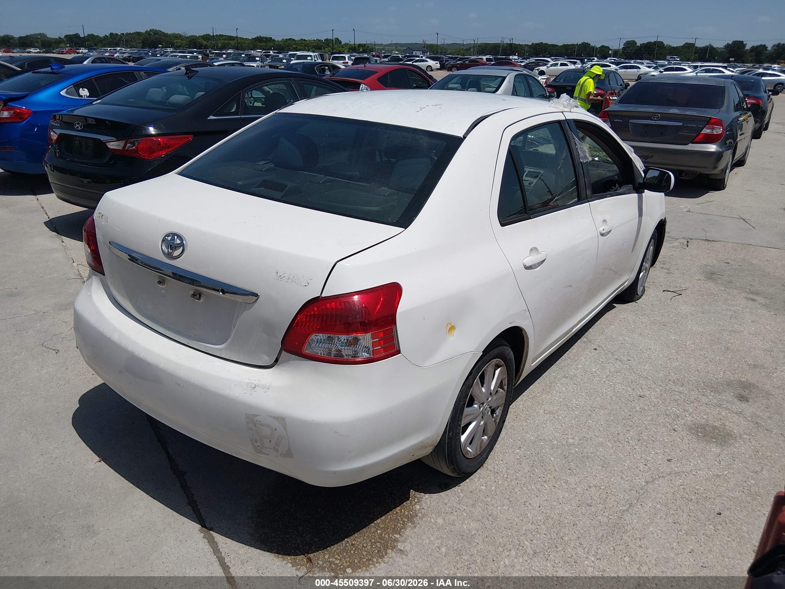 2011 Toyota Yaris   White vin: JTDBT4K39B1409495