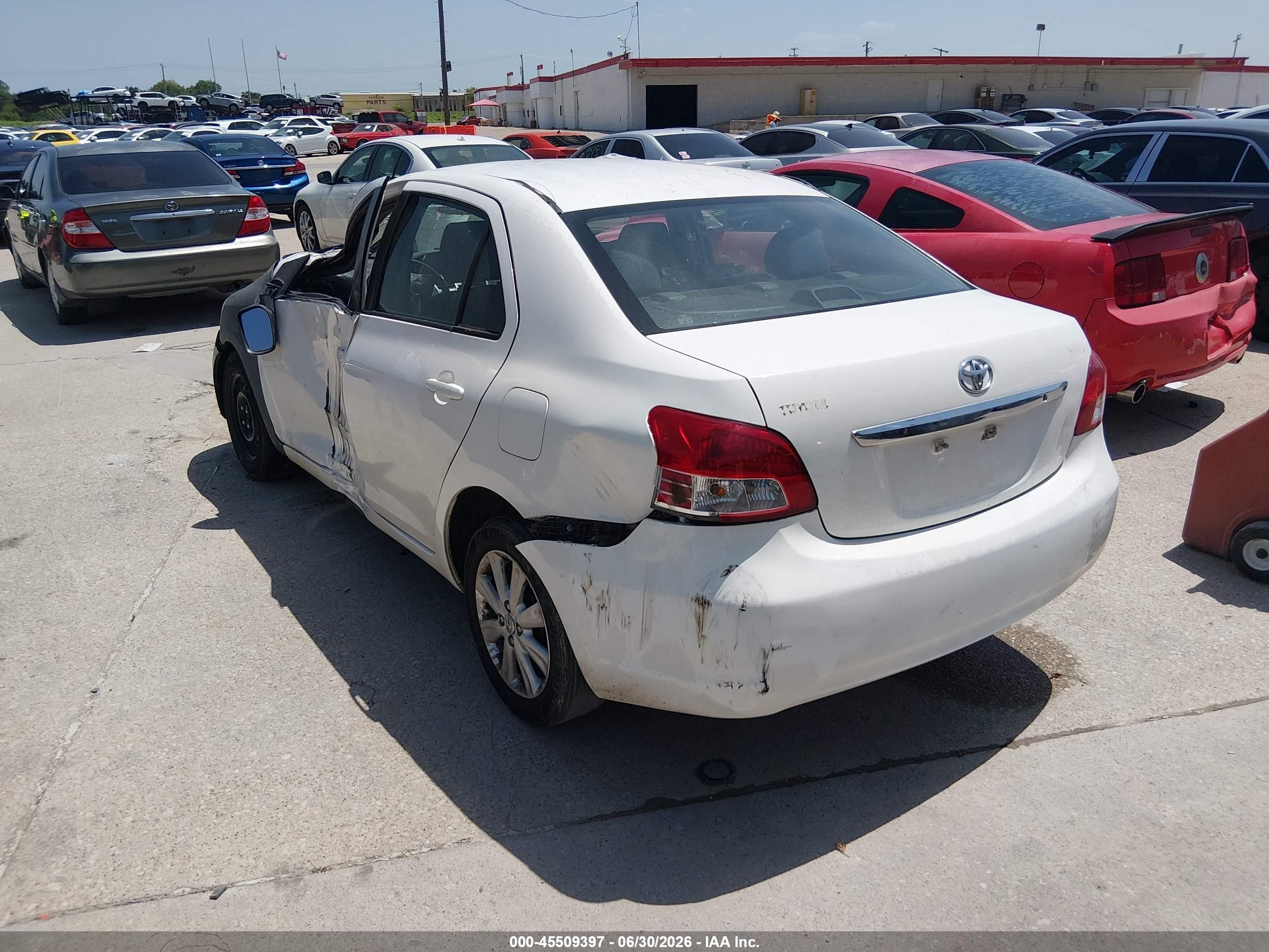 2011 Toyota Yaris   White vin: JTDBT4K39B1409495