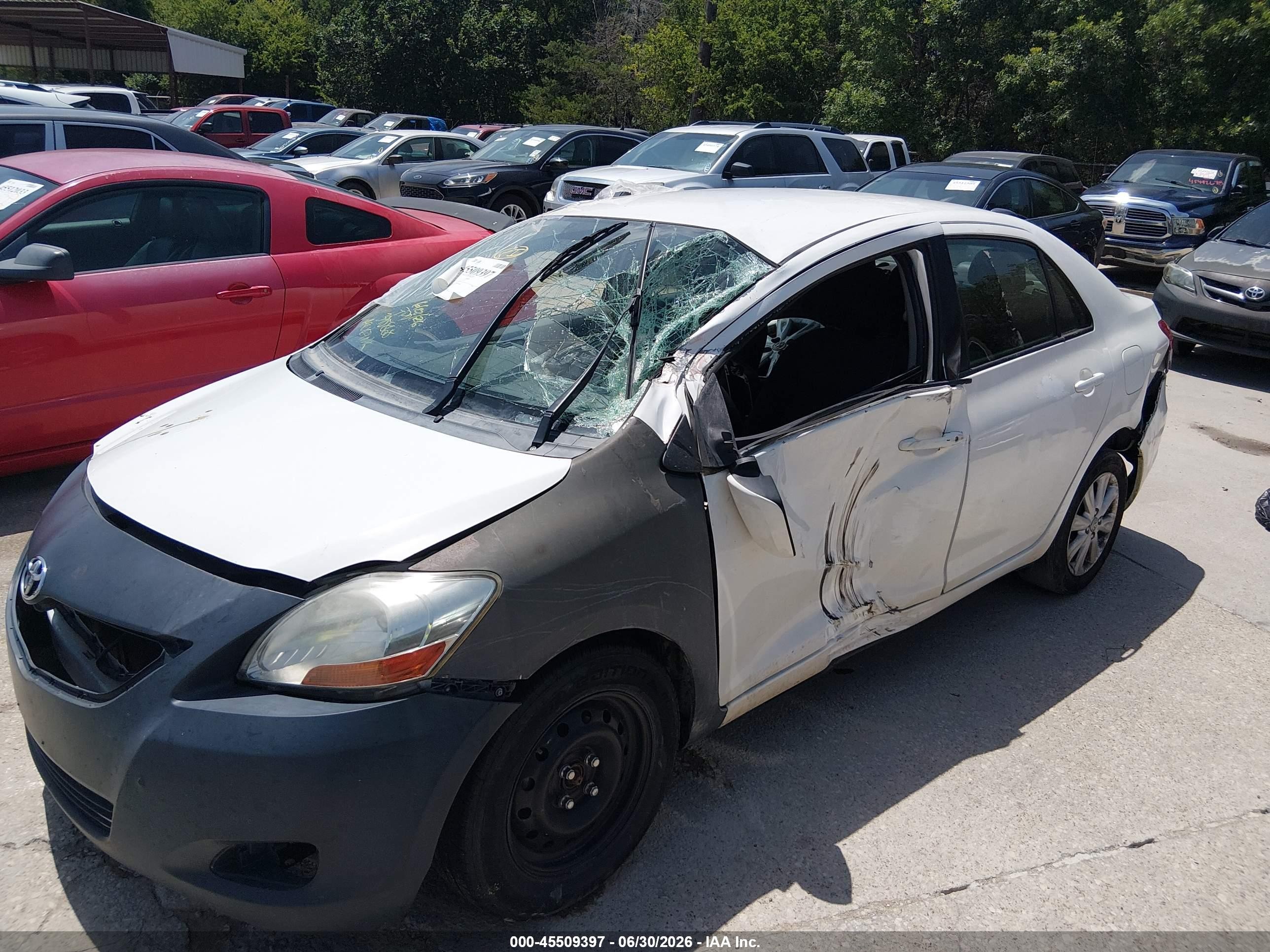 2011 Toyota Yaris   White vin: JTDBT4K39B1409495