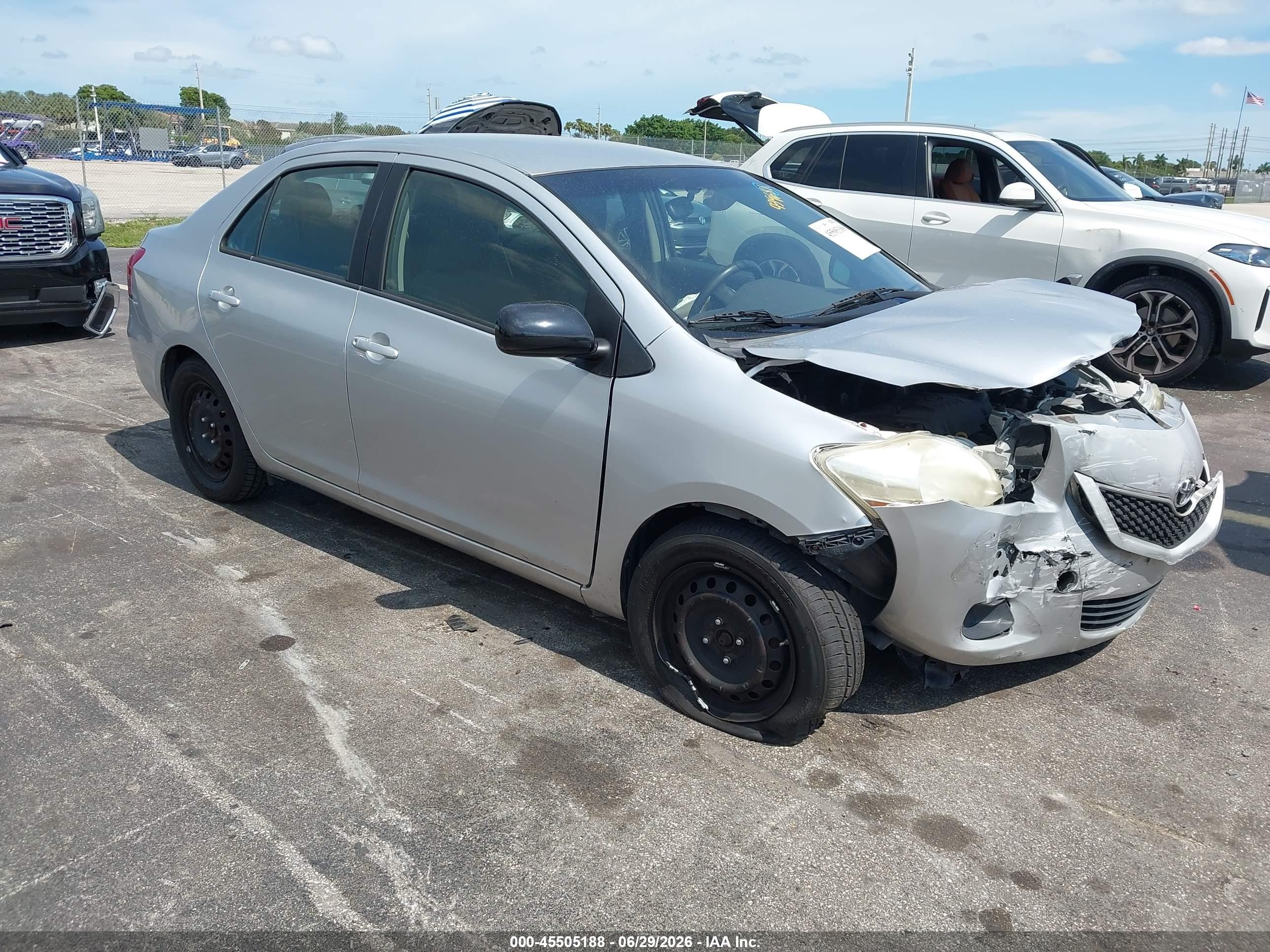 2012 Toyota Yaris   Серебряный vin: JTDBT4K39CL012469