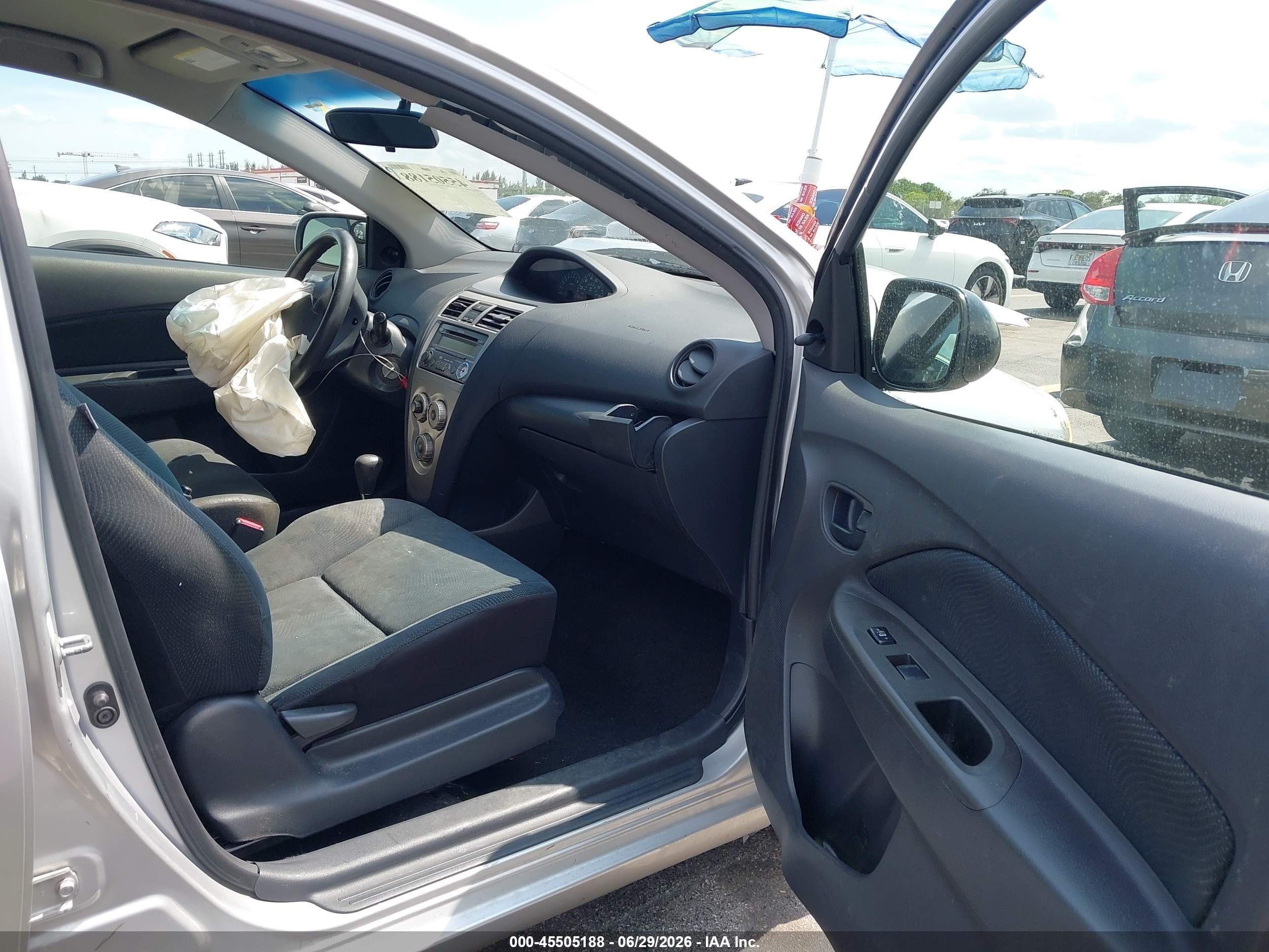 2012 Toyota Yaris   Silver vin: JTDBT4K39CL012469