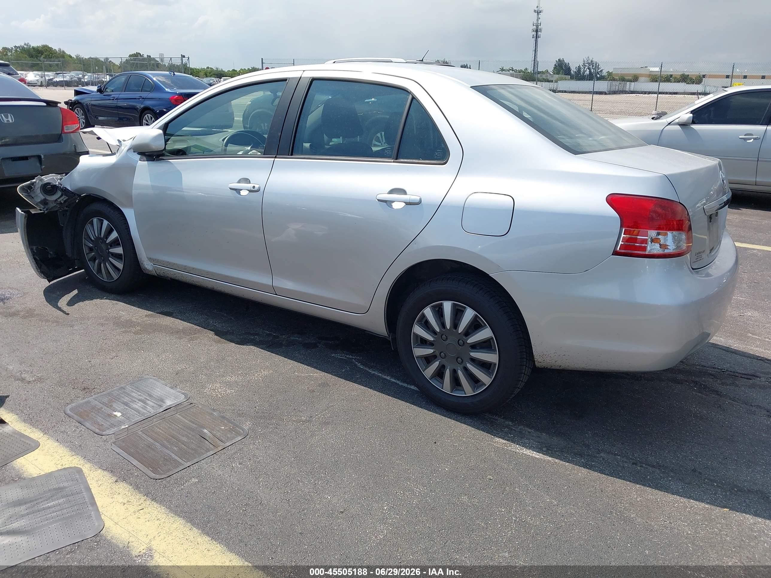 2012 Toyota Yaris   Silver vin: JTDBT4K39CL012469