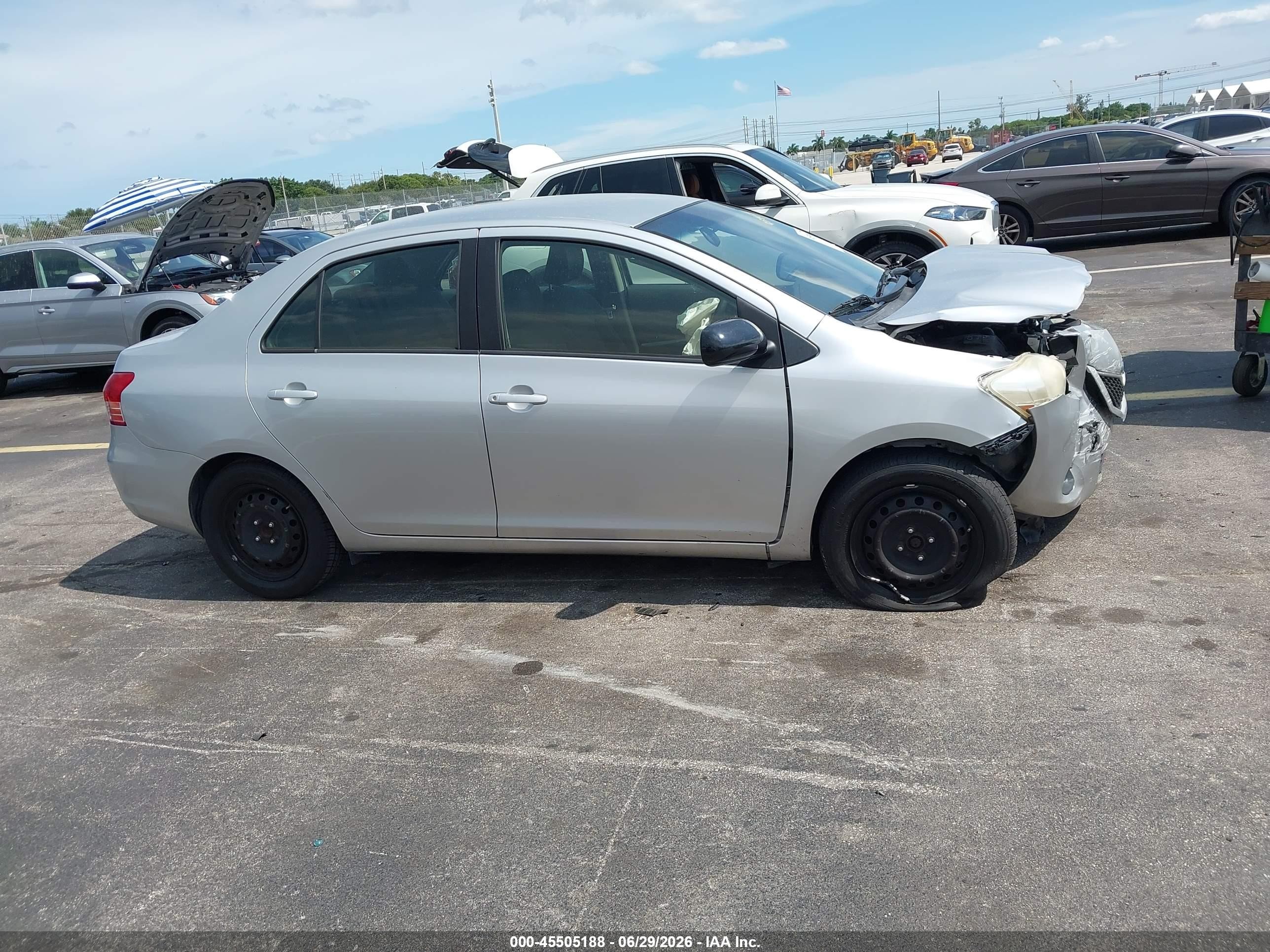 2012 Toyota Yaris   Silver vin: JTDBT4K39CL012469
