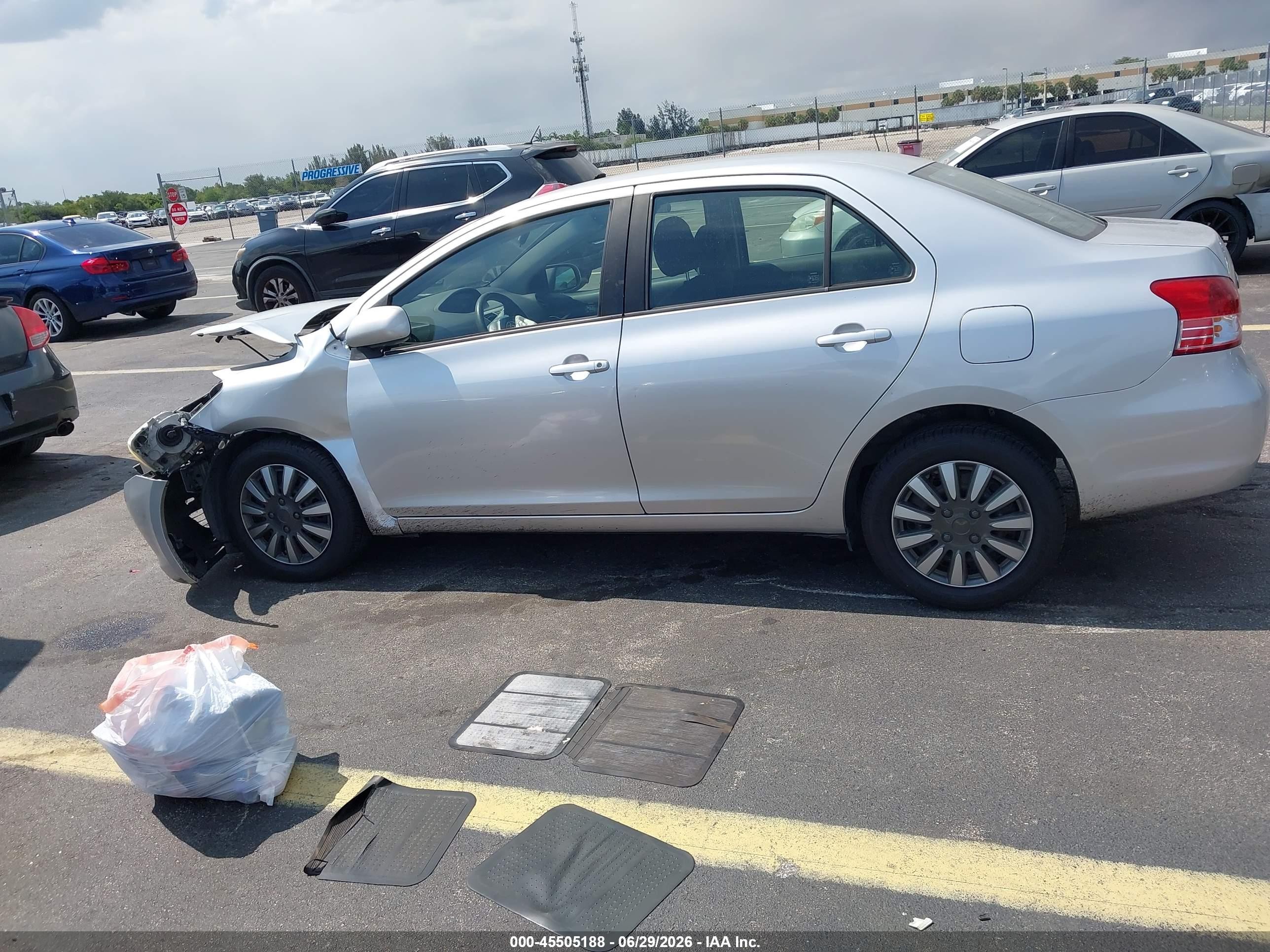 2012 Toyota Yaris   Silver vin: JTDBT4K39CL012469