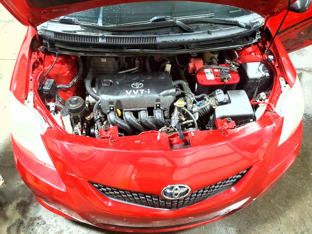 2010 Toyota Yaris Base Red vin: JTDBT4K3XA1370754