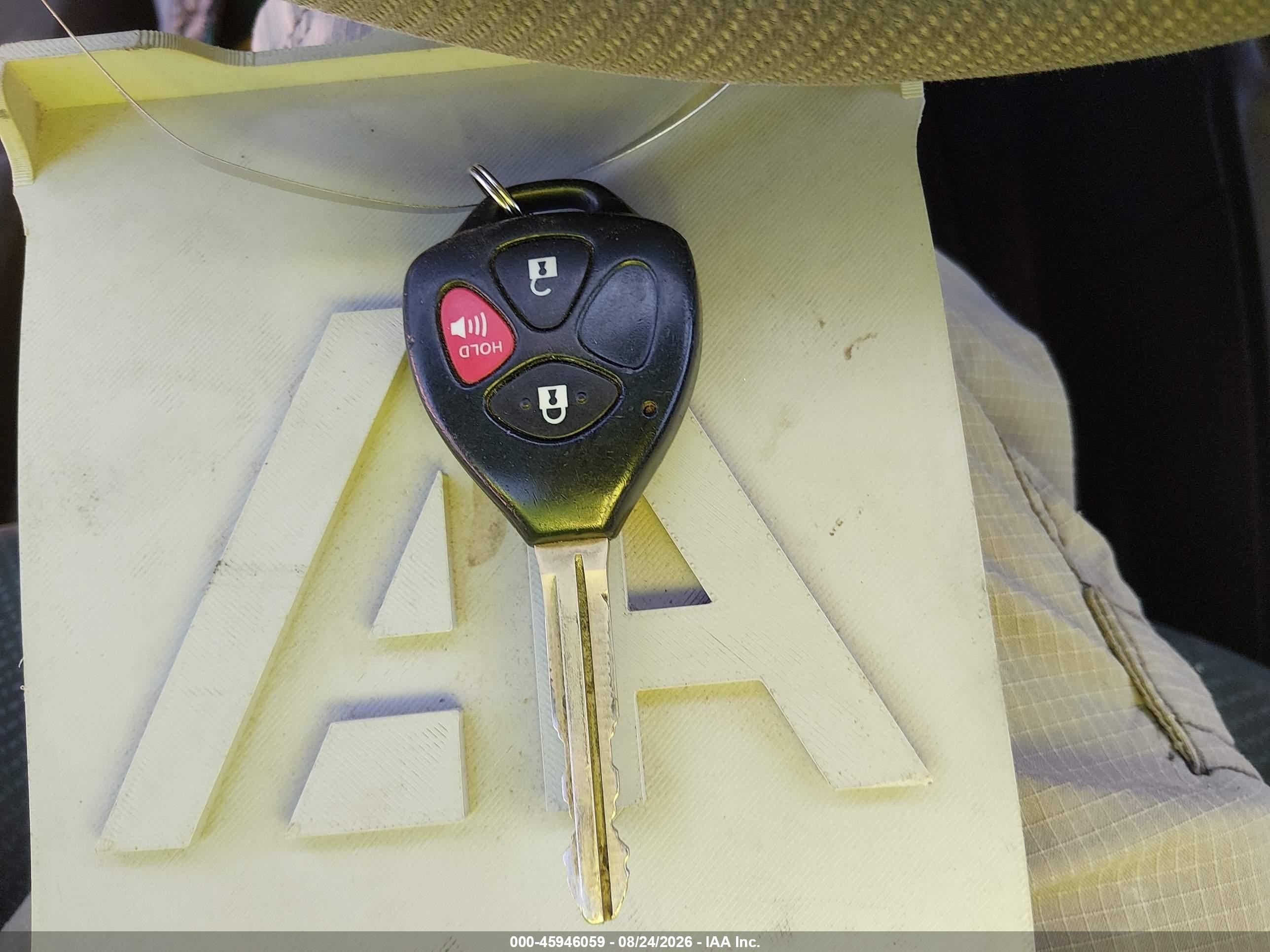 2010 Toyota Yaris   White vin: JTDBT4K3XA1392365