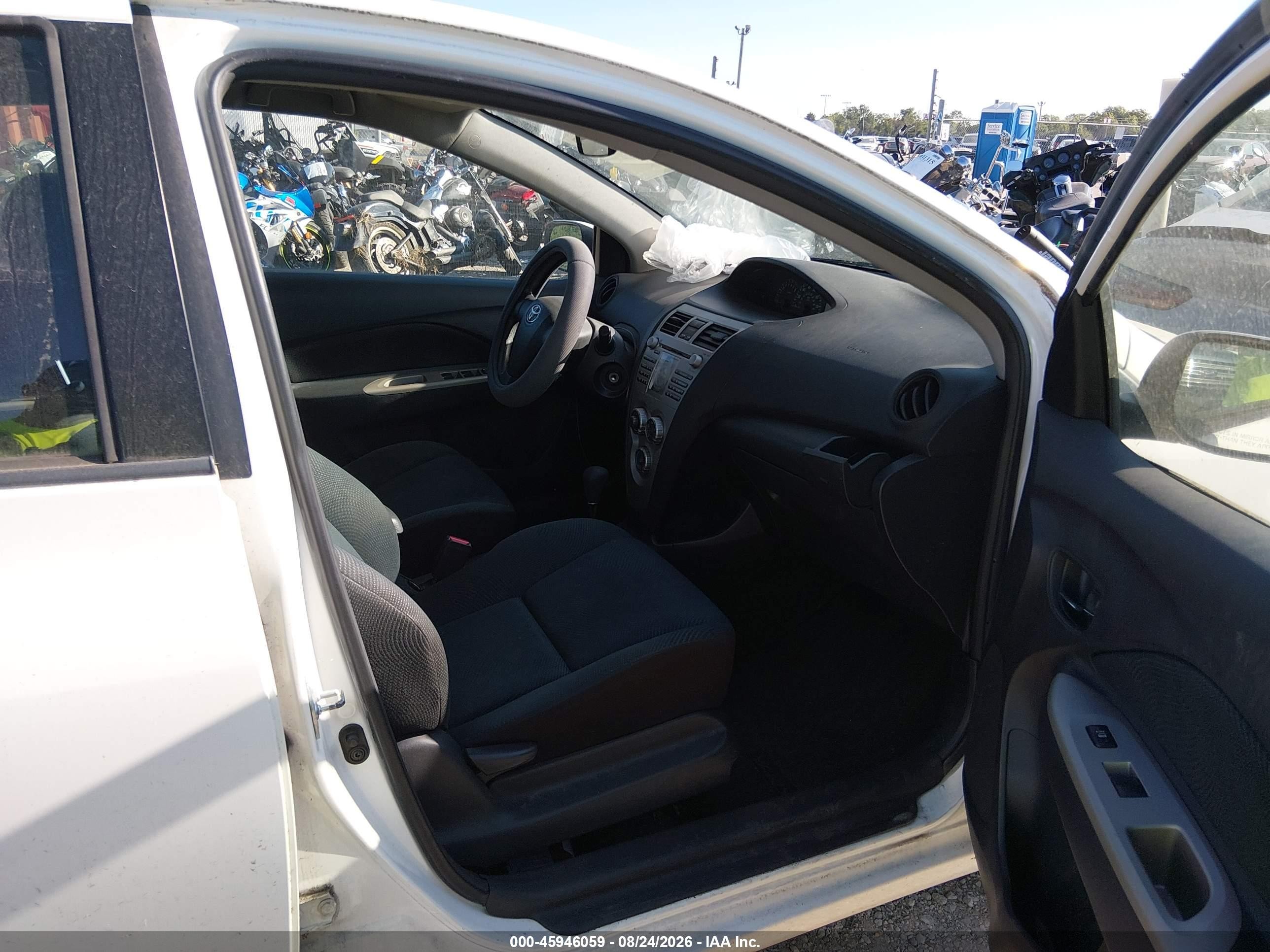 2010 Toyota Yaris   White vin: JTDBT4K3XA1392365