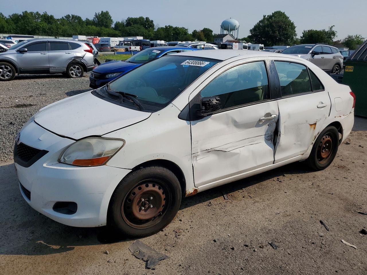 2010 Toyota Yaris Base White vin: JTDBT4K3XA1394598