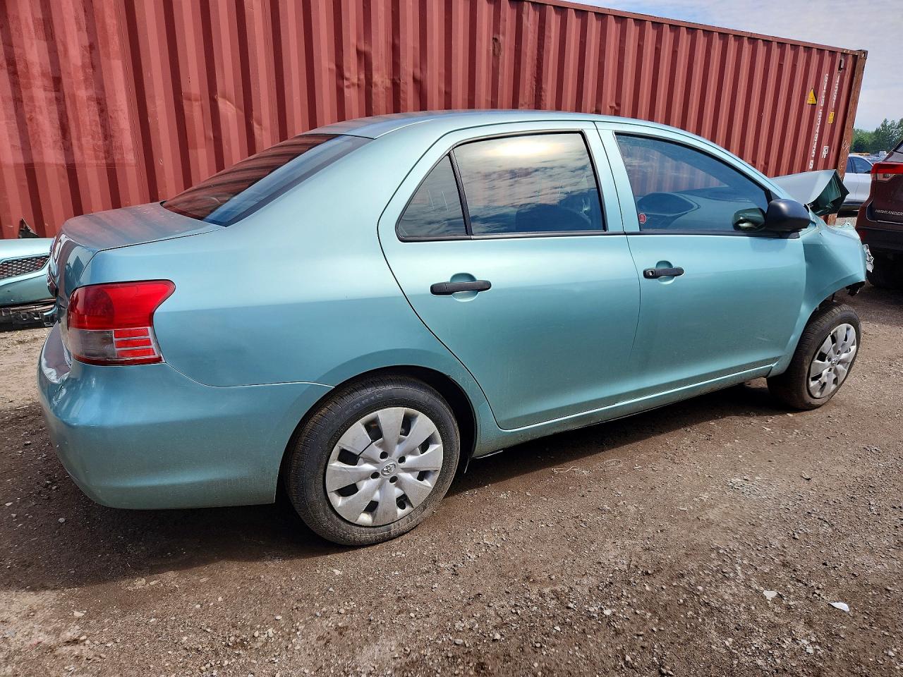 2010 Toyota Yaris Base Зеленый vin: JTDBT4K3XA1394780