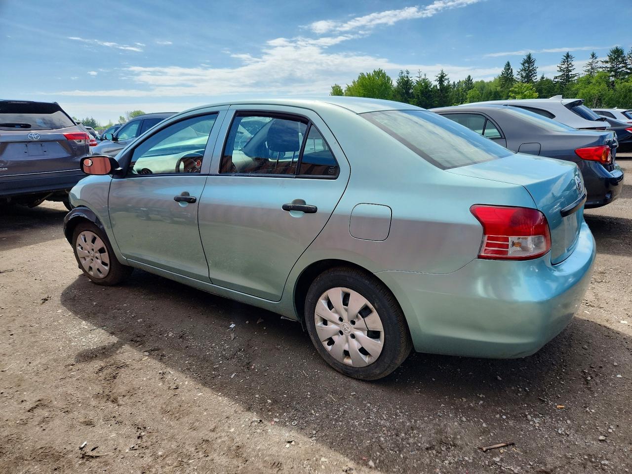 2010 Toyota Yaris Base Зеленый vin: JTDBT4K3XA1394780