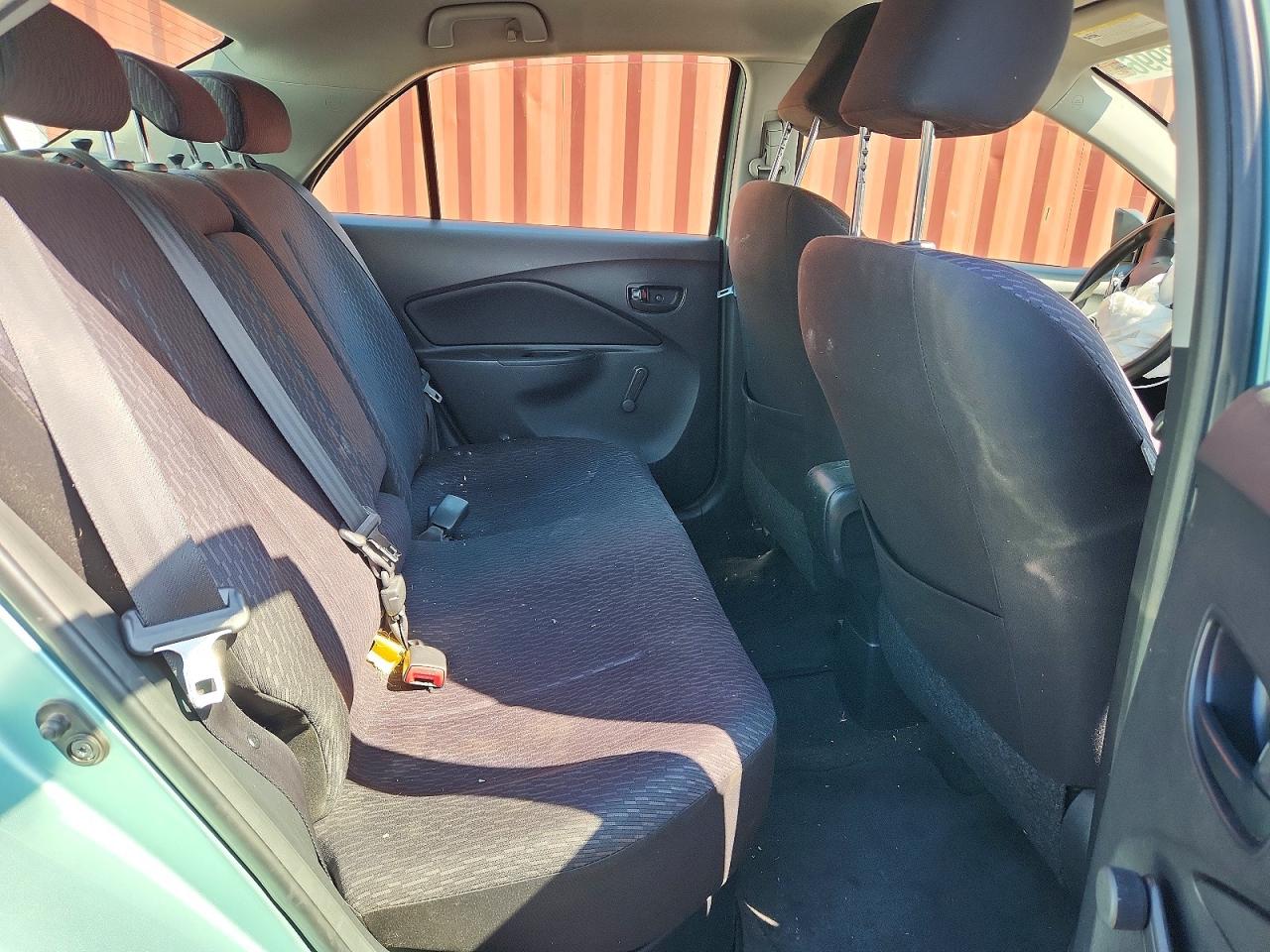 2010 Toyota Yaris Base Зеленый vin: JTDBT4K3XA1394780