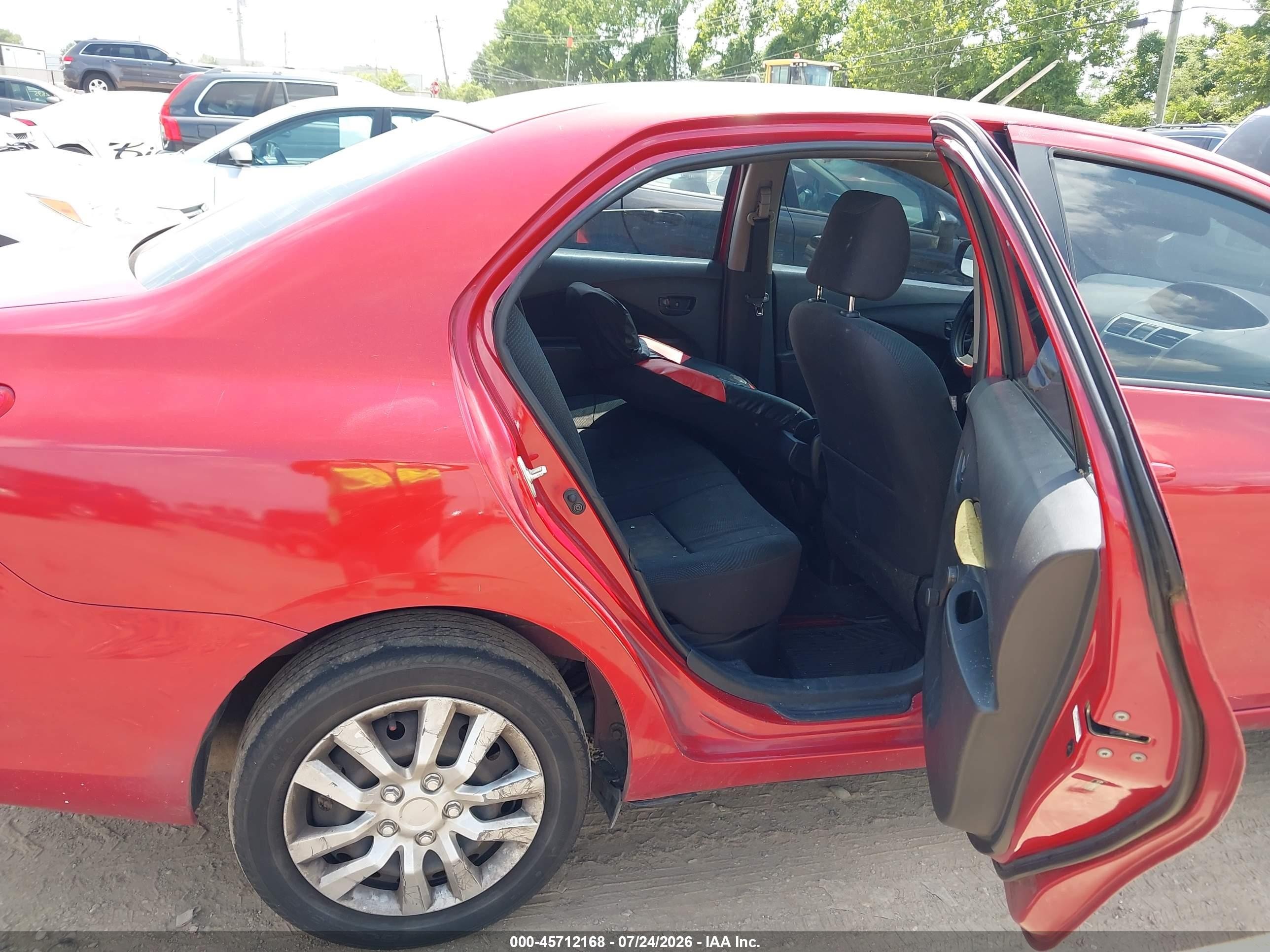 2011 Toyota Yaris Red vin: JTDBT4K3XB1402331