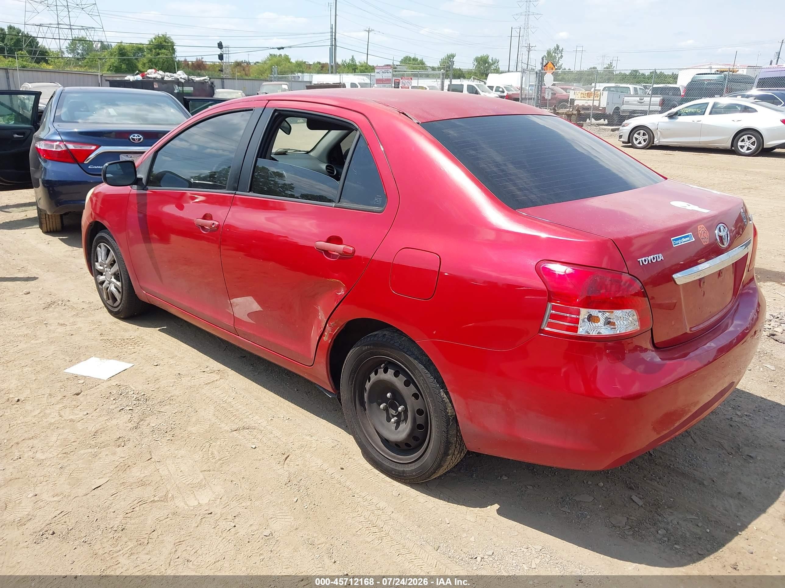 2011 Toyota Yaris Red vin: JTDBT4K3XB1402331