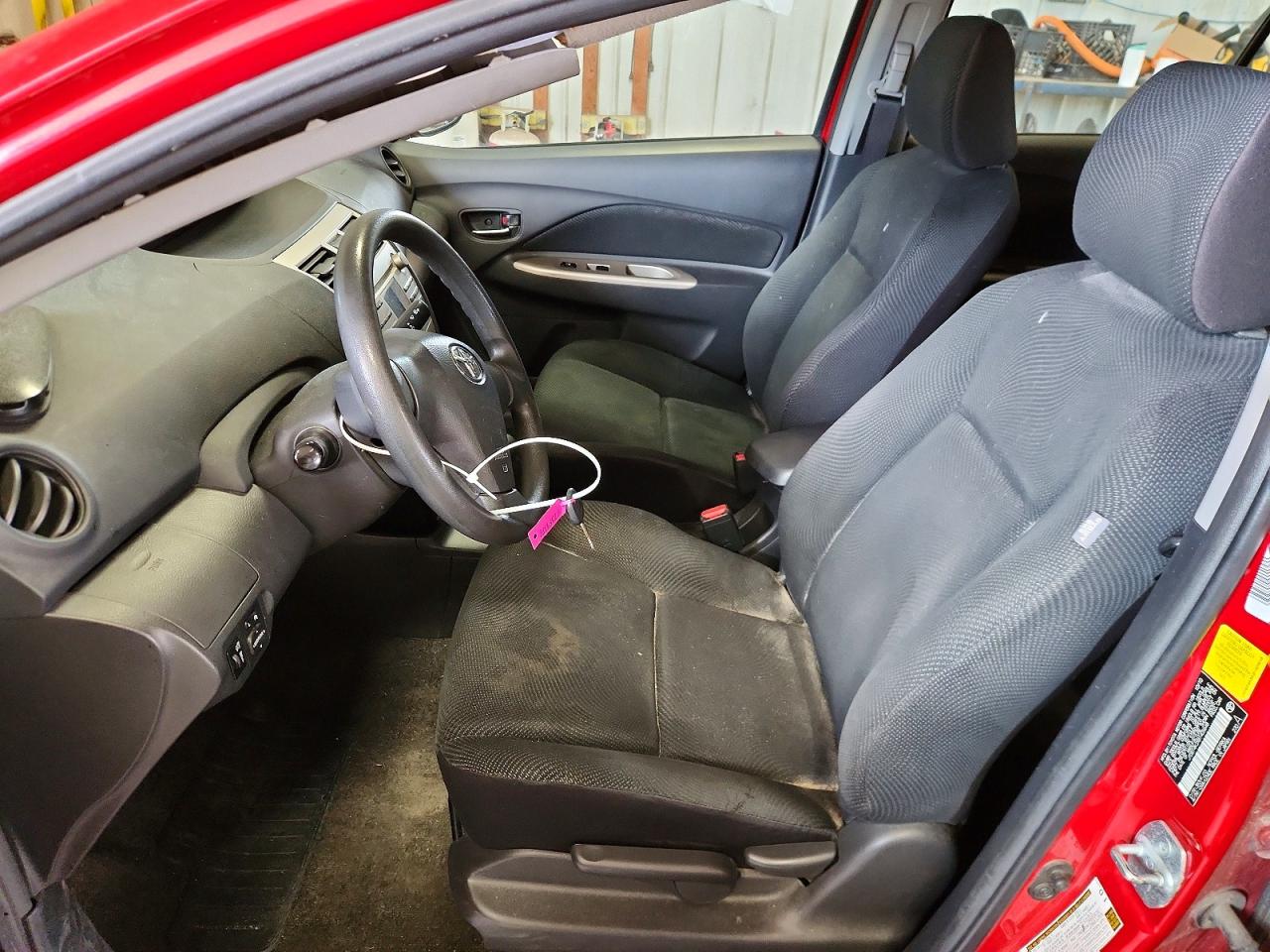 2011 Toyota Yaris Base Red vin: JTDBT4K3XB1405648