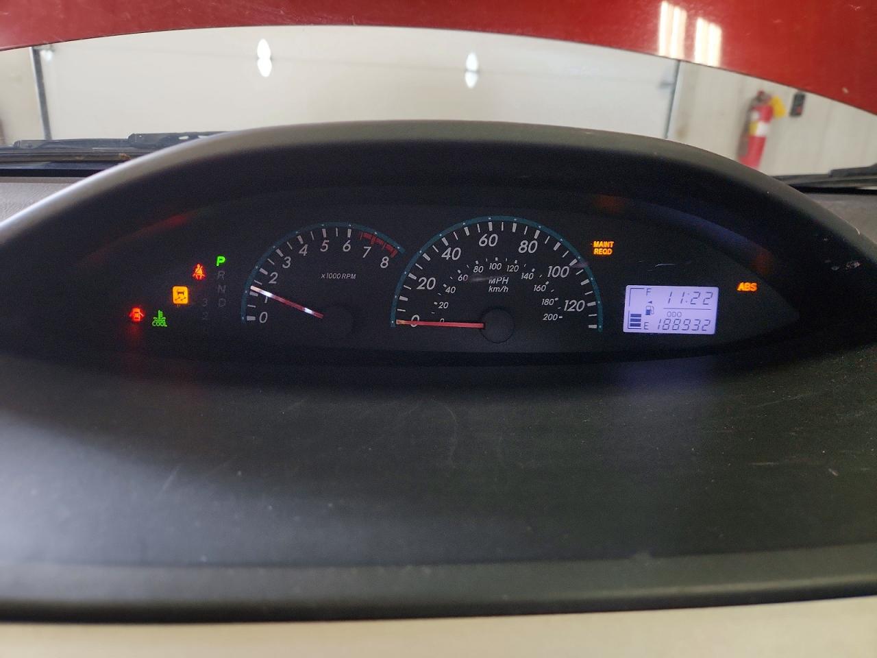 2011 Toyota Yaris Base Red vin: JTDBT4K3XB1405648