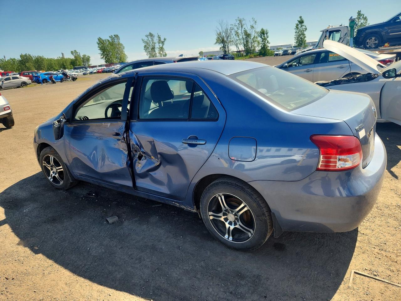 2011 Toyota Yaris Base Синий vin: JTDBT4K3XB1410588